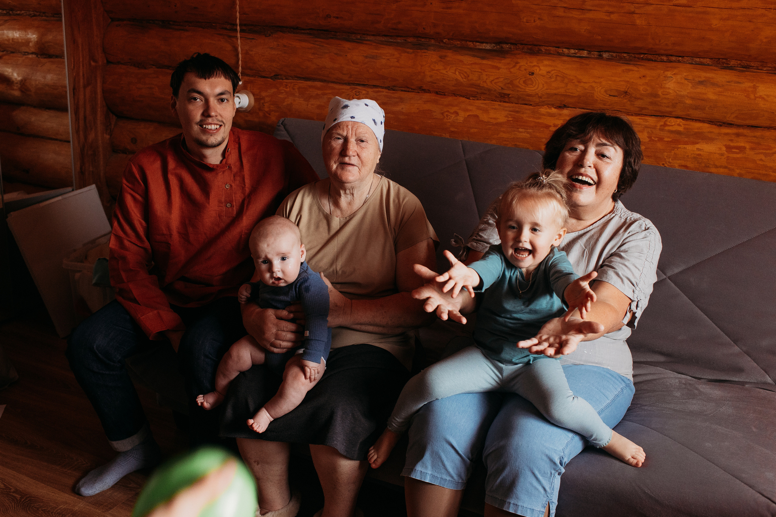 Большая семья. Семейный фотограф Тюмень, фотограф на роды Салмина Мария