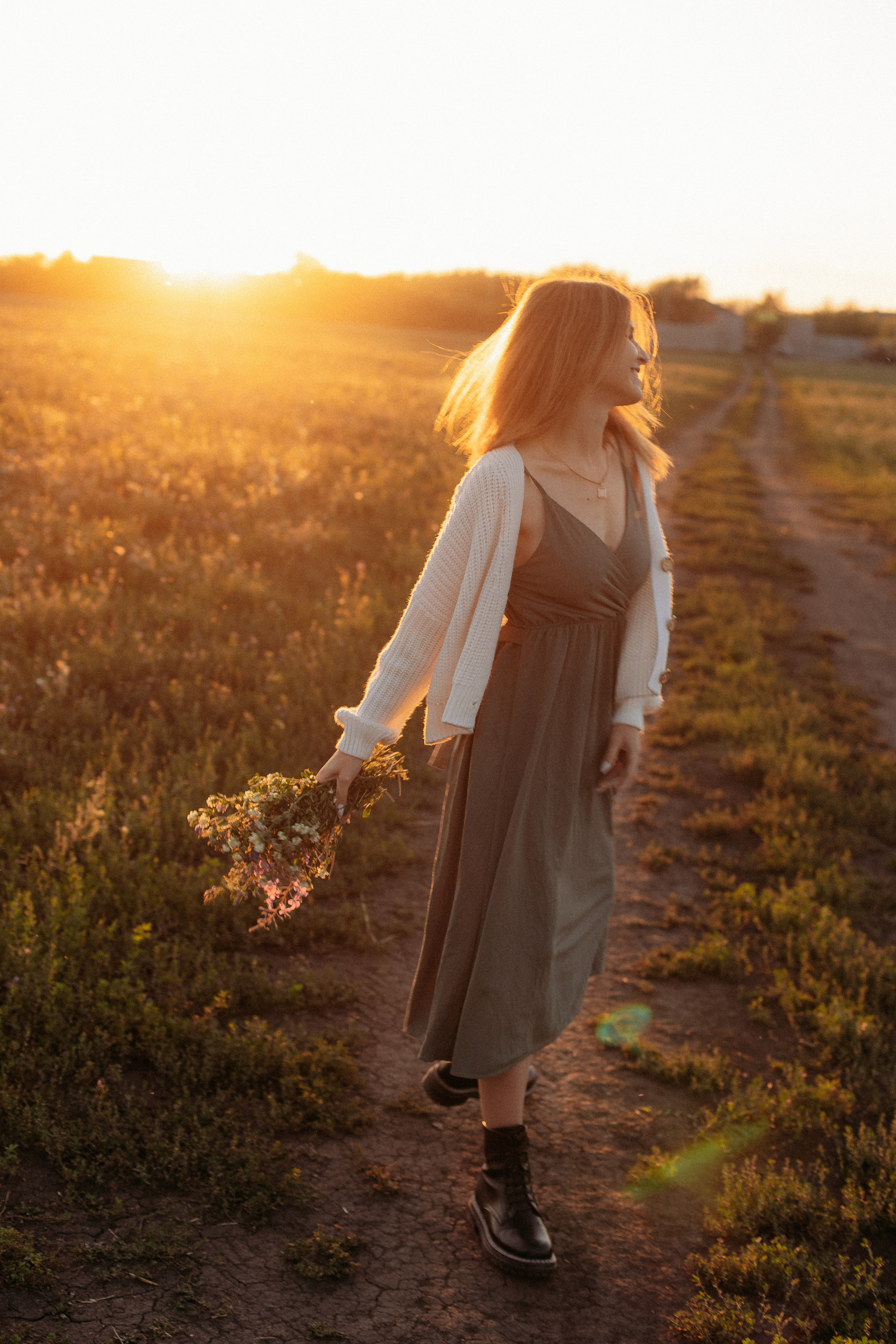 Поле. Семейный фотограф Тюмень, фотограф на роды Салмина Мария