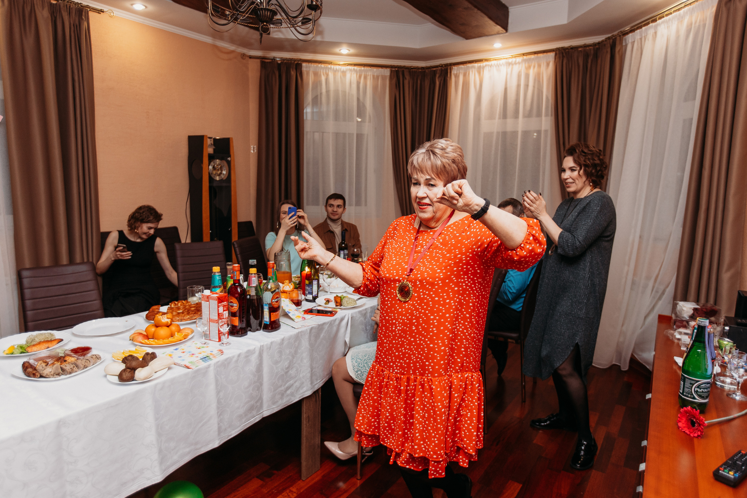 Банкет. Семейный фотограф Тюмень, фотограф на роды Салмина Мария