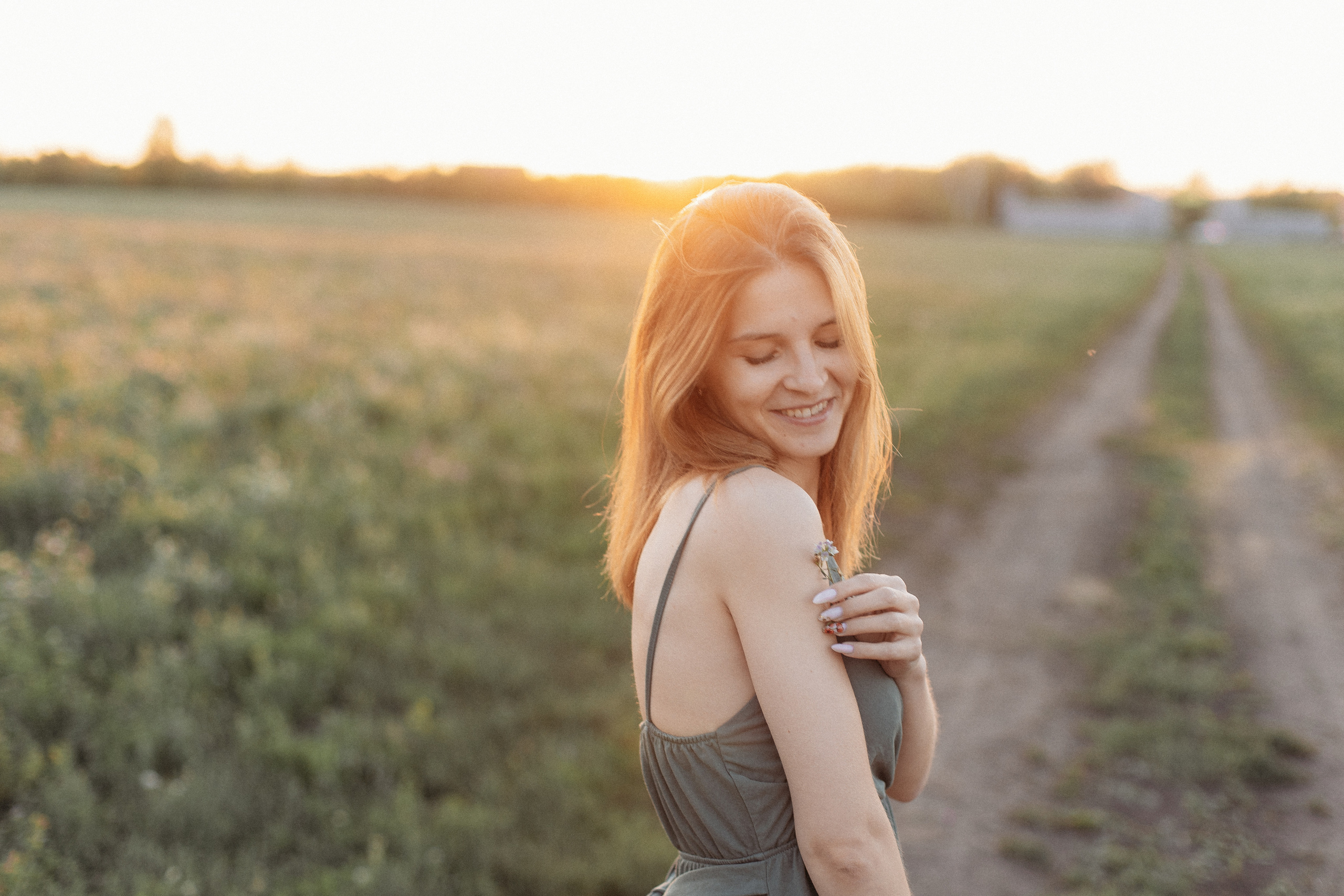 Поле. Семейный фотограф Тюмень, фотограф на роды Салмина Мария