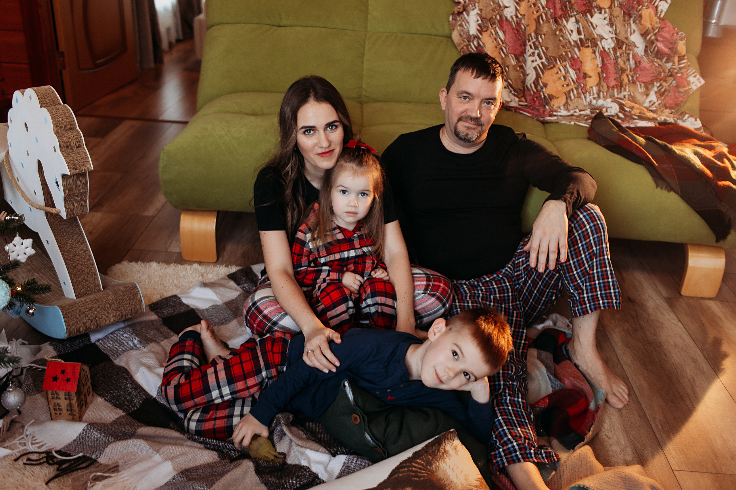 Тёплый новый год. Семейный фотограф Тюмень, фотограф на роды Салмина Мария