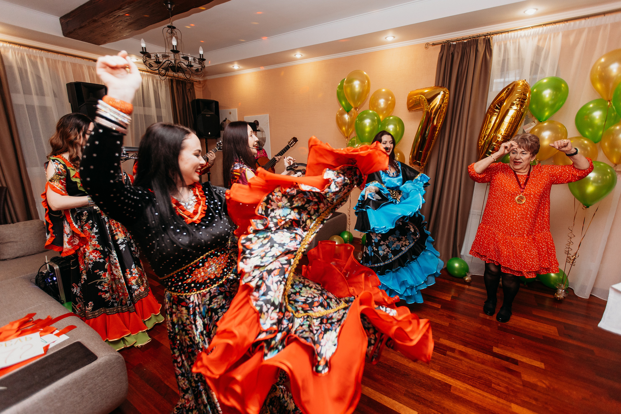 Банкет. Семейный фотограф Тюмень, фотограф на роды Салмина Мария