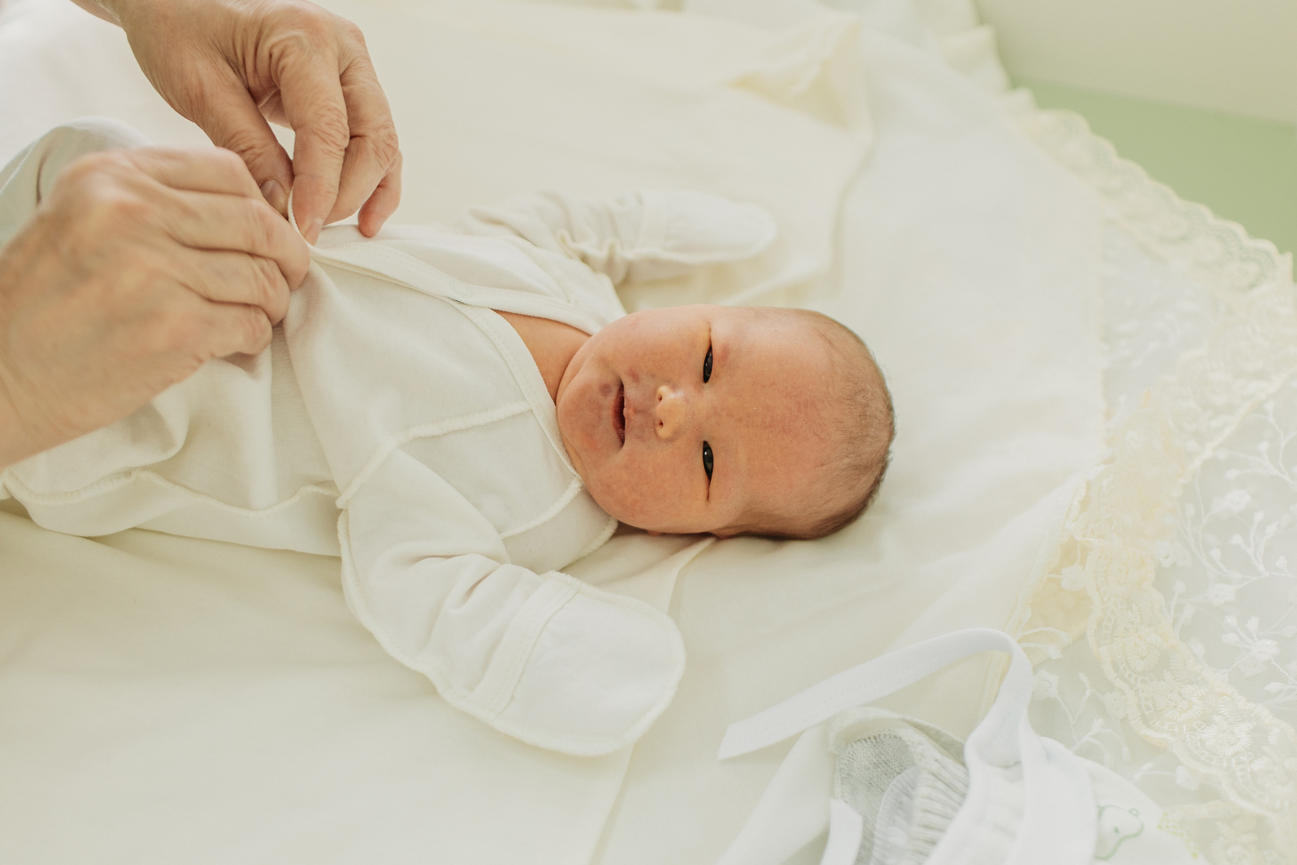 Выписка с палатой. Семейный фотограф Тюмень, фотограф на роды Салмина Мария