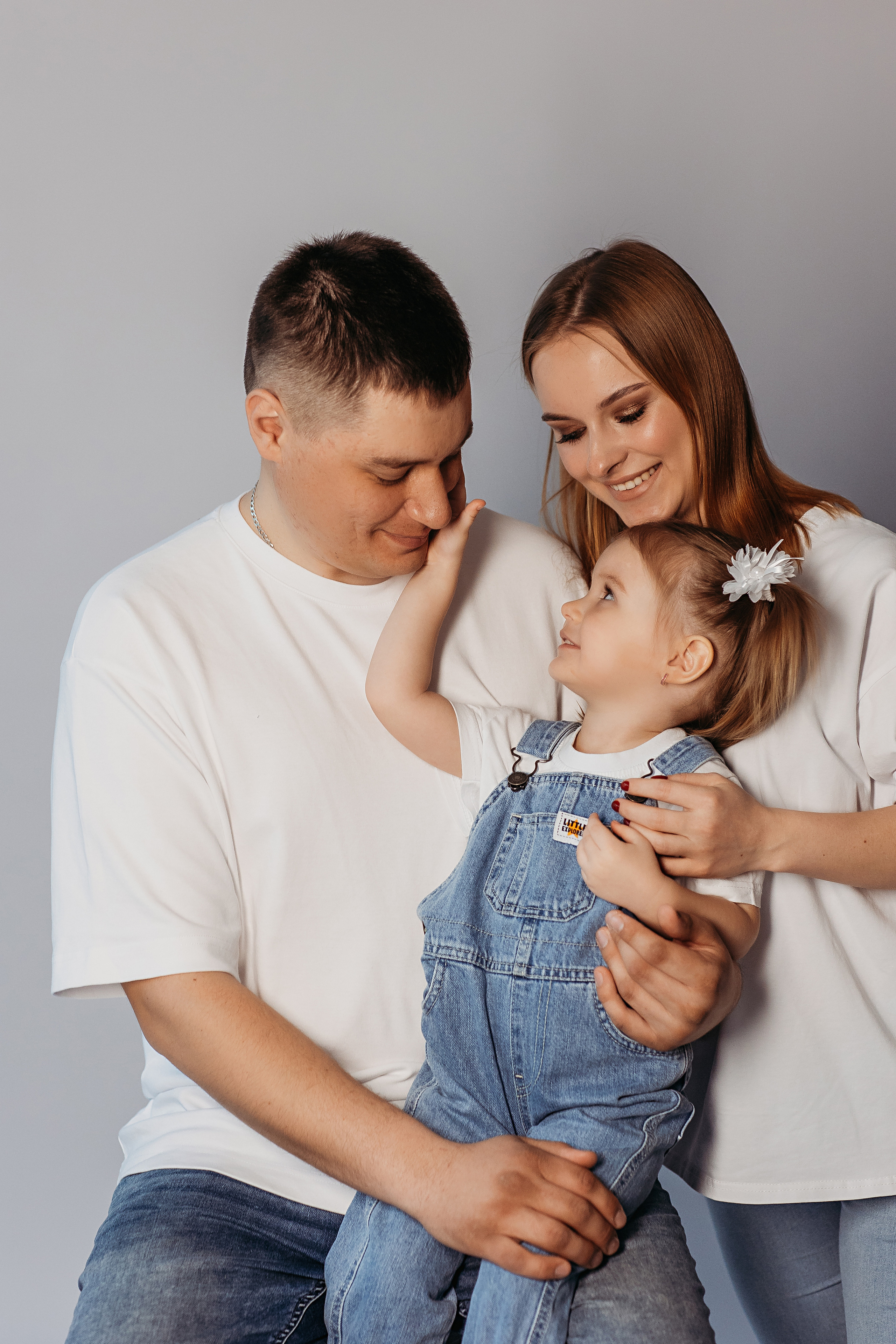 На фотофонах. Семейный фотограф Тюмень, фотограф на роды Салмина Мария