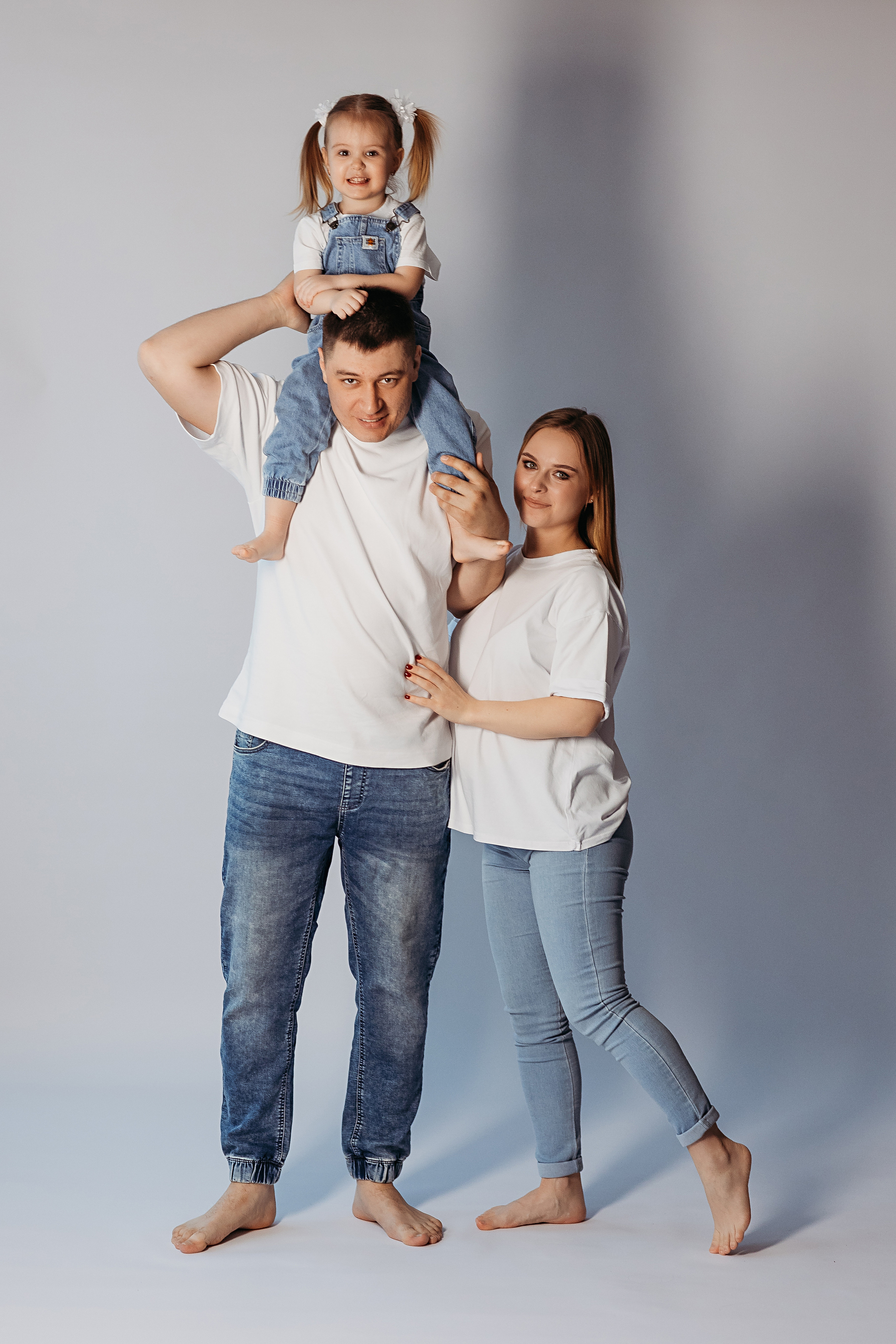 На фотофонах. Семейный фотограф Тюмень, фотограф на роды Салмина Мария