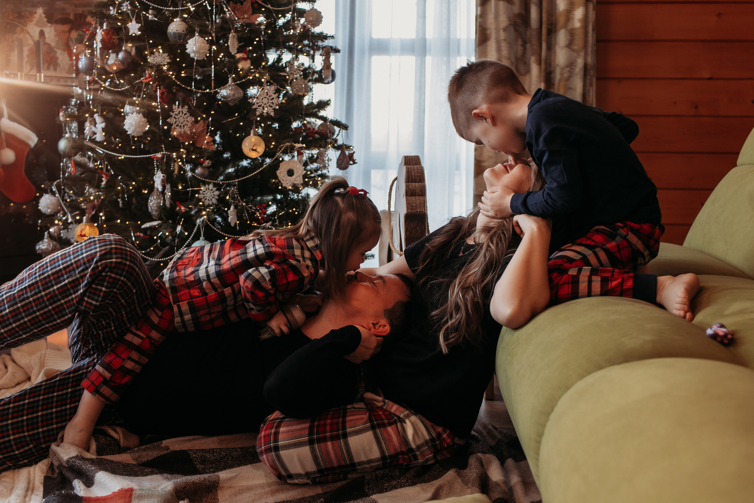 Тёплый новый год. Семейный фотограф Тюмень, фотограф на роды Салмина Мария