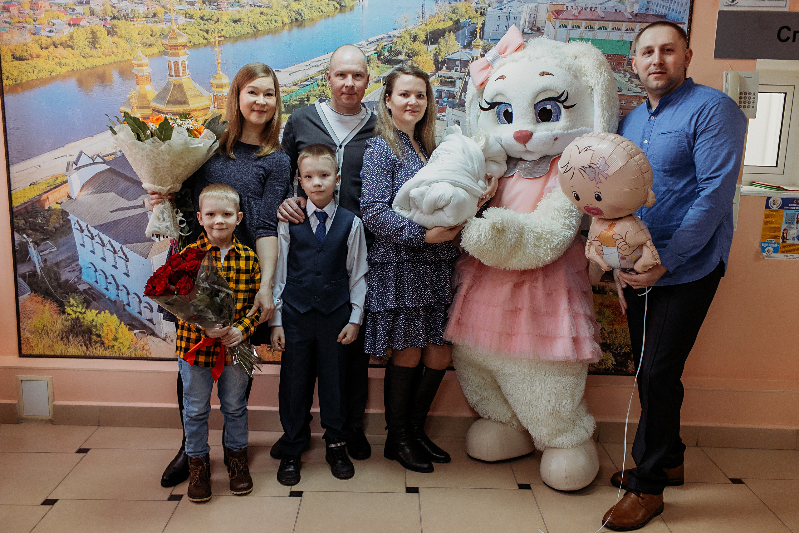 Выписка с палатой. Семейный фотограф Тюмень, фотограф на роды Салмина Мария