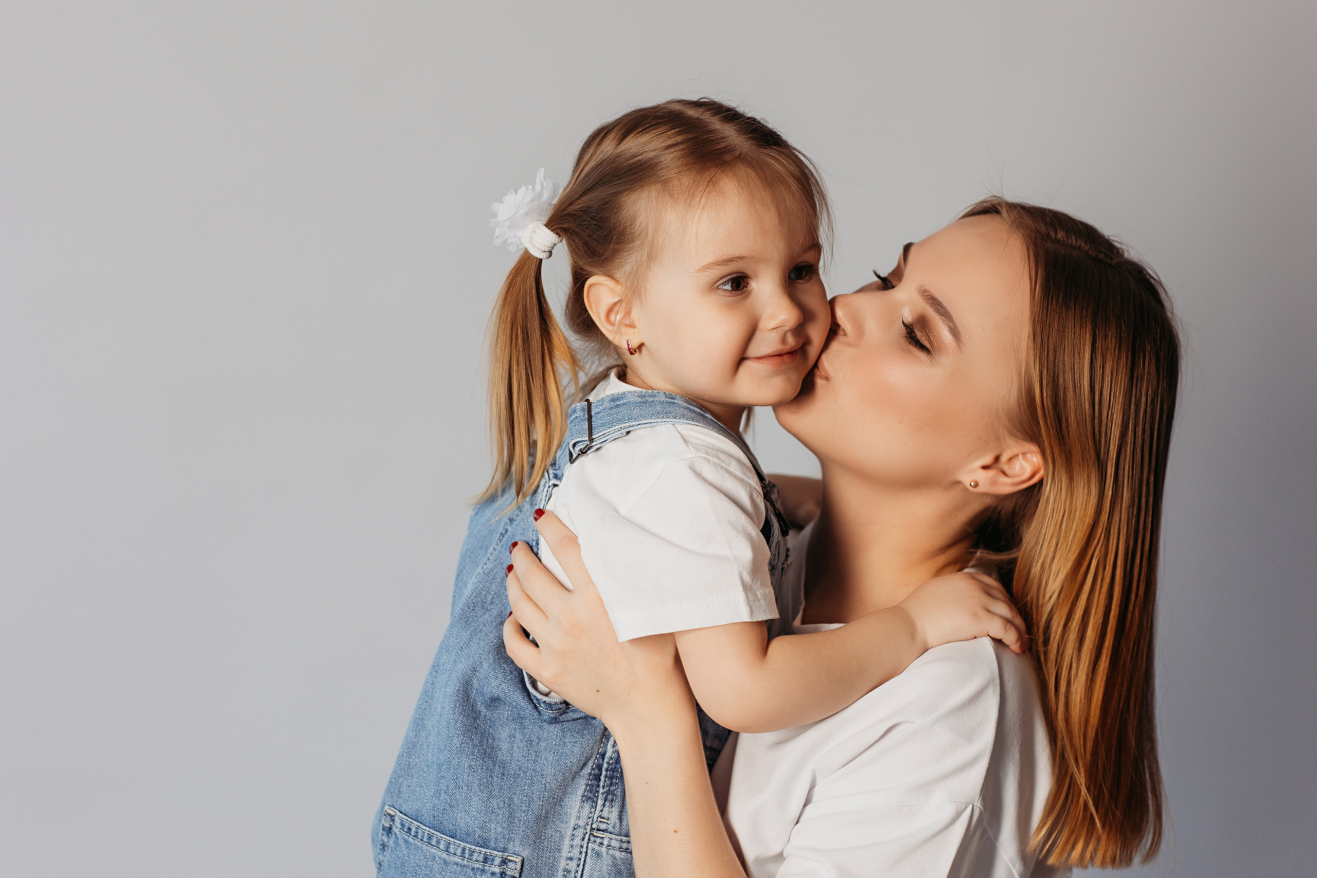 На фотофонах. Семейный фотограф Тюмень, фотограф на роды Салмина Мария