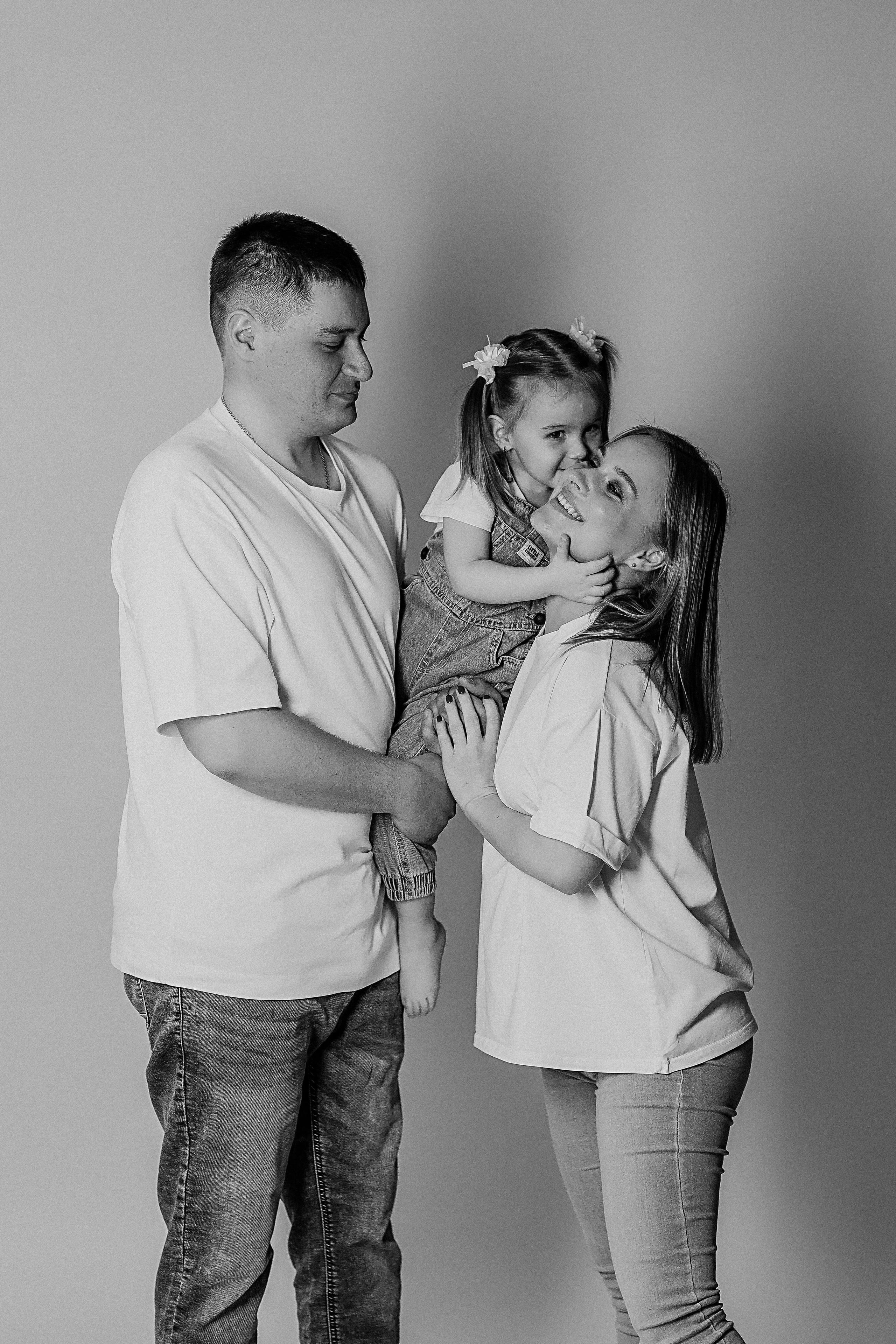 На фотофонах. Семейный фотограф Тюмень, фотограф на роды Салмина Мария