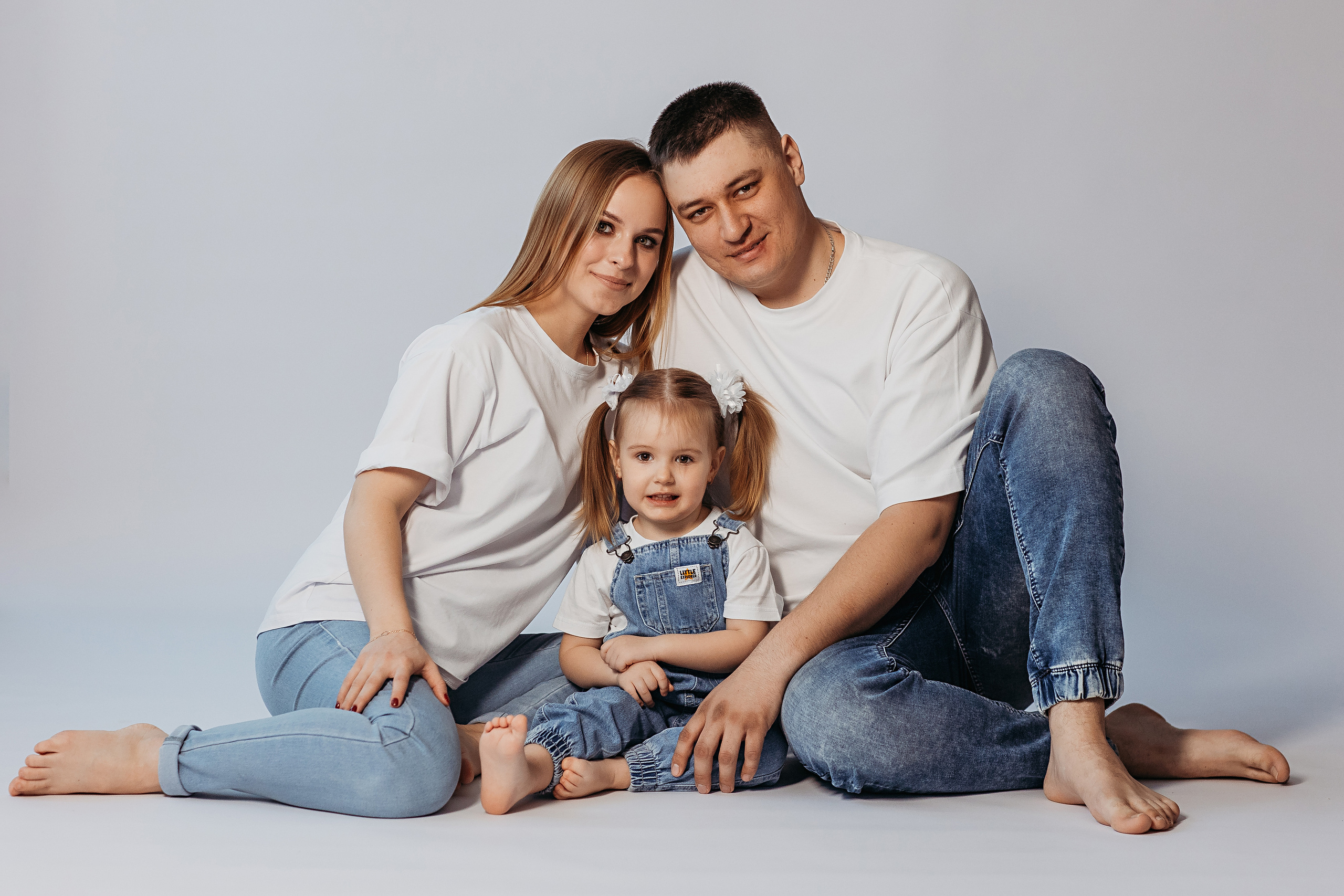 На фотофонах. Семейный фотограф Тюмень, фотограф на роды Салмина Мария