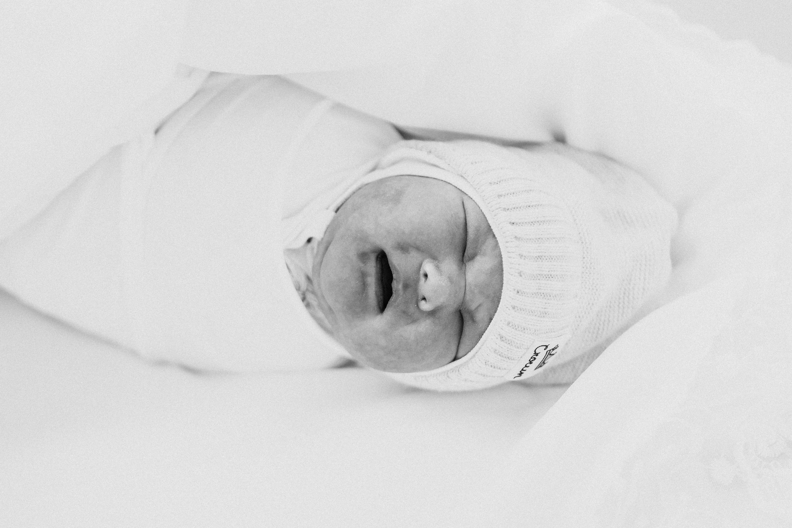 Выписка с палатой. Семейный фотограф Тюмень, фотограф на роды Салмина Мария