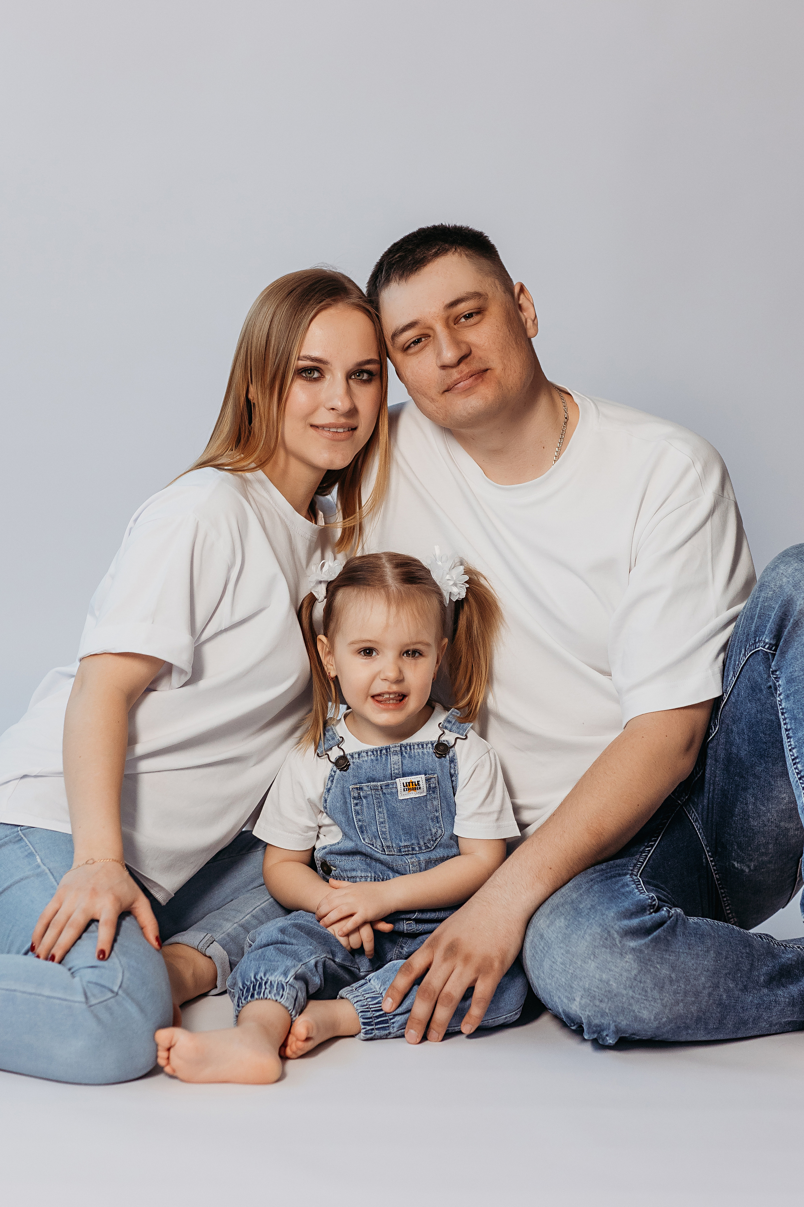 На фотофонах. Семейный фотограф Тюмень, фотограф на роды Салмина Мария