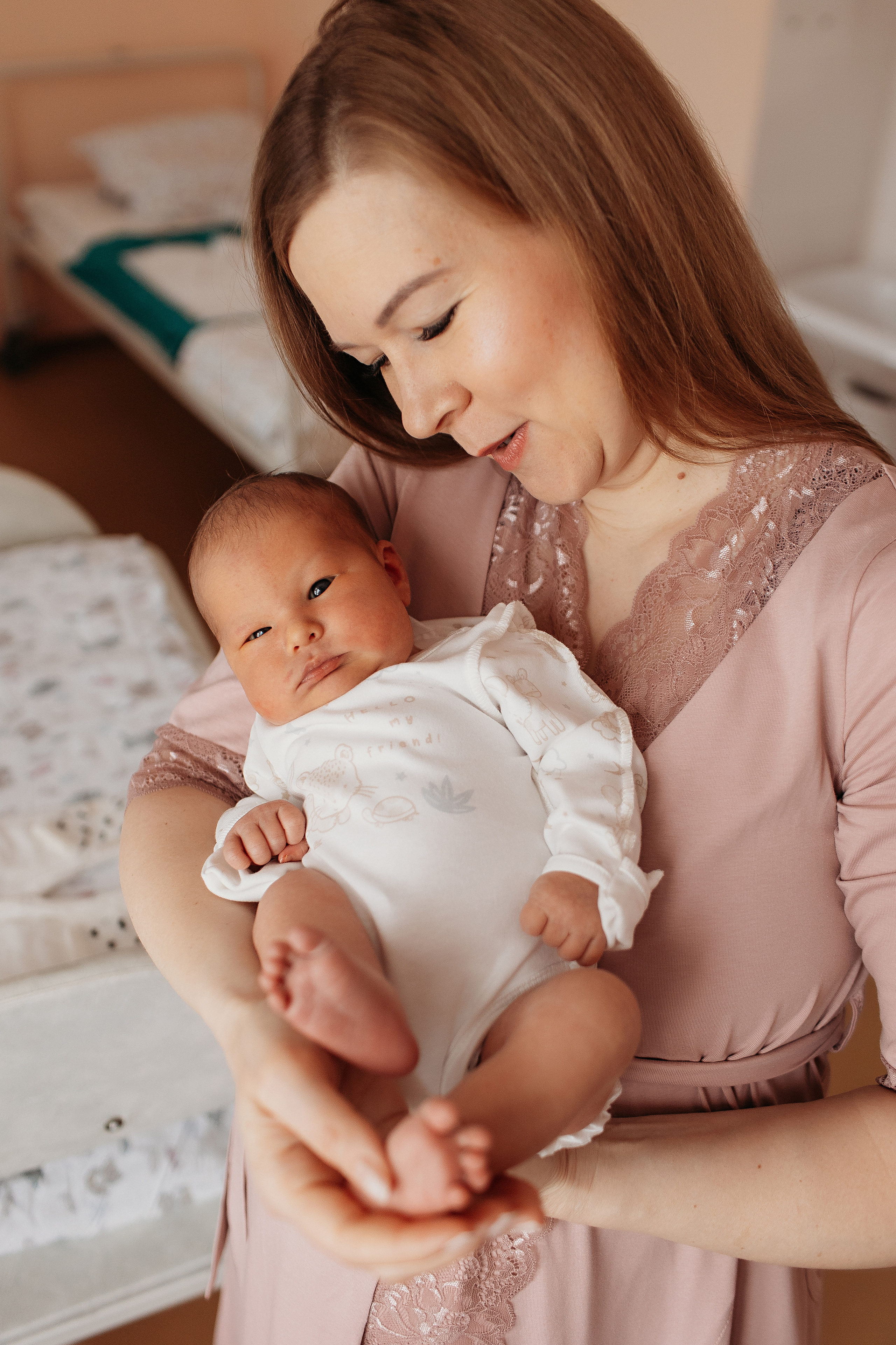 Выписка с палатой. Семейный фотограф Тюмень, фотограф на роды Салмина Мария