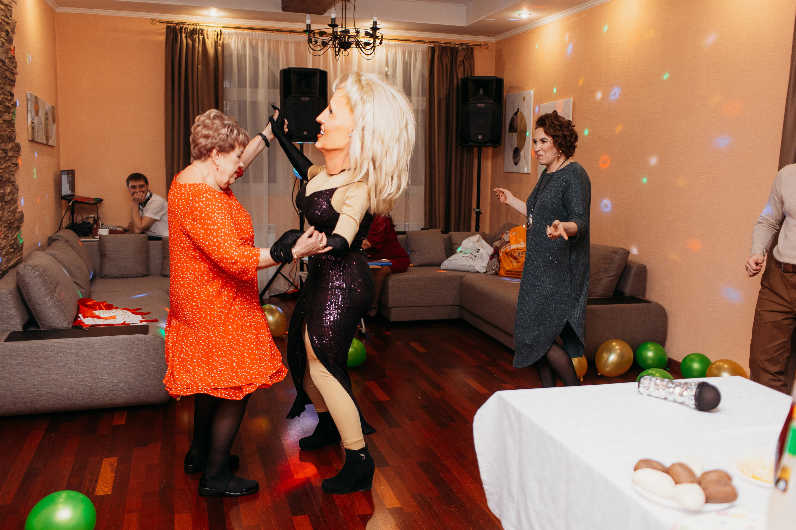 Банкет. Семейный фотограф Тюмень, фотограф на роды Салмина Мария