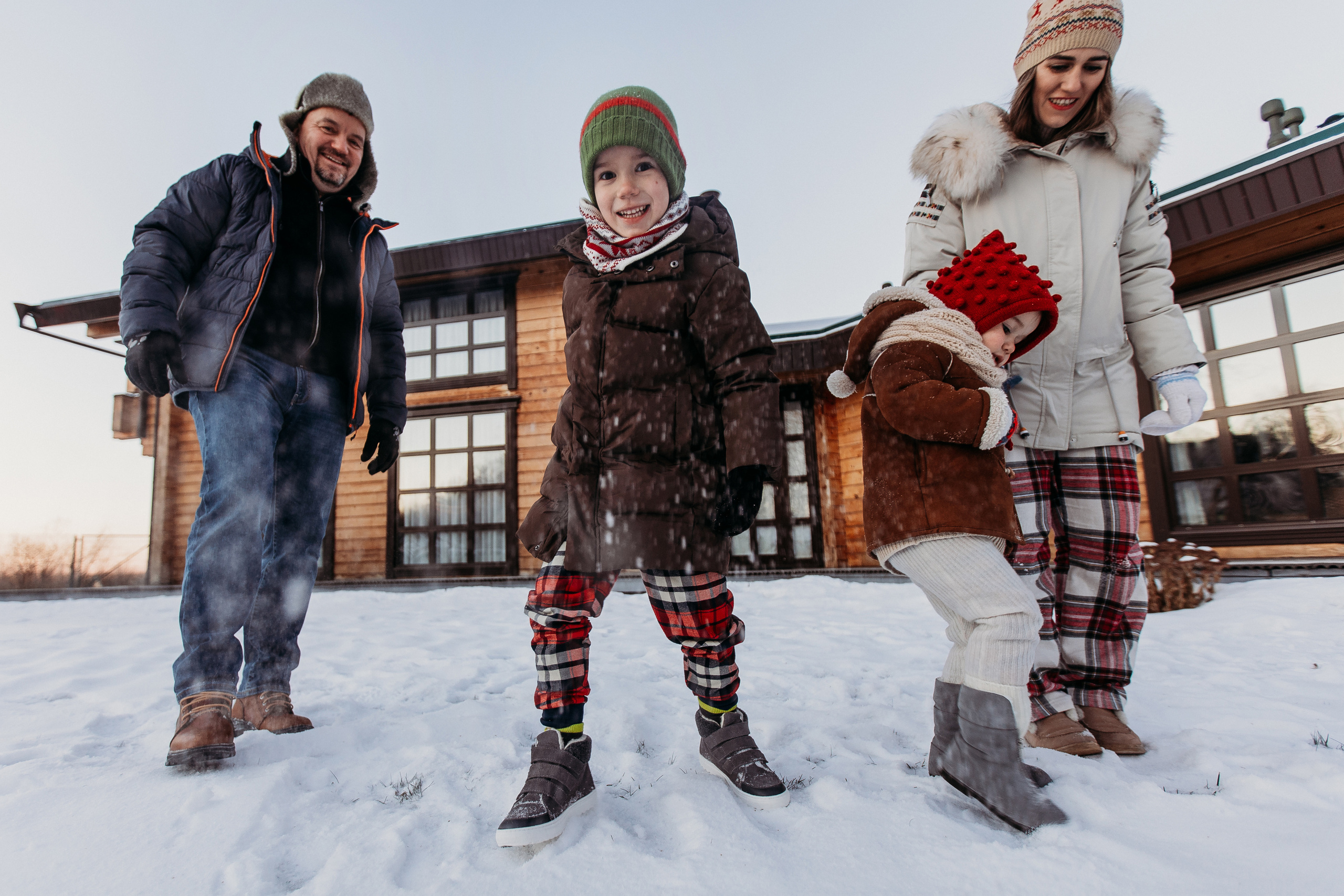 Тёплый новый год. Семейный фотограф Тюмень, фотограф на роды Салмина Мария
