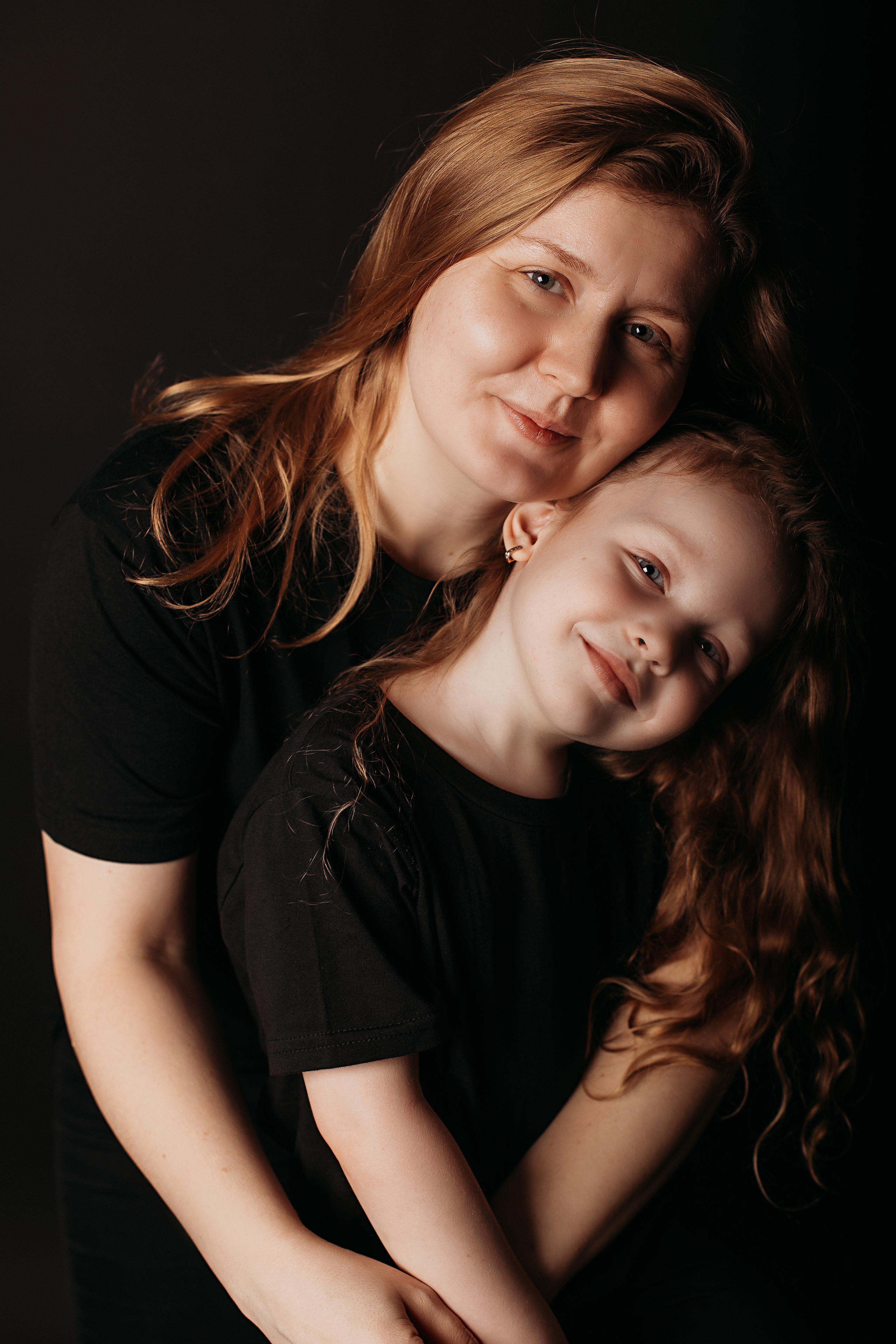 Черный фон фотопроект. Семейный фотограф Тюмень, фотограф на роды Салмина Мария