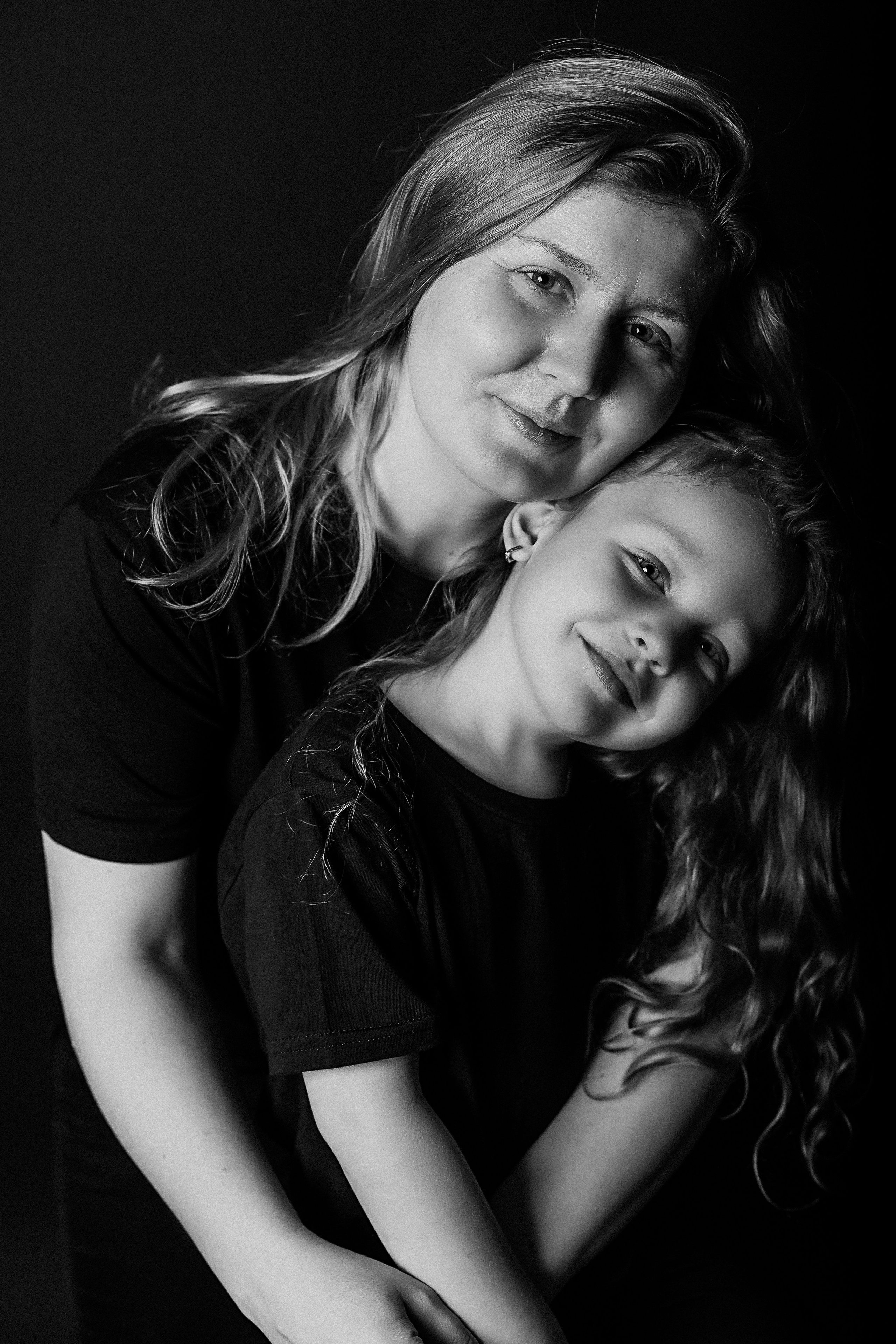 Черный фон фотопроект. Семейный фотограф Тюмень, фотограф на роды Салмина Мария