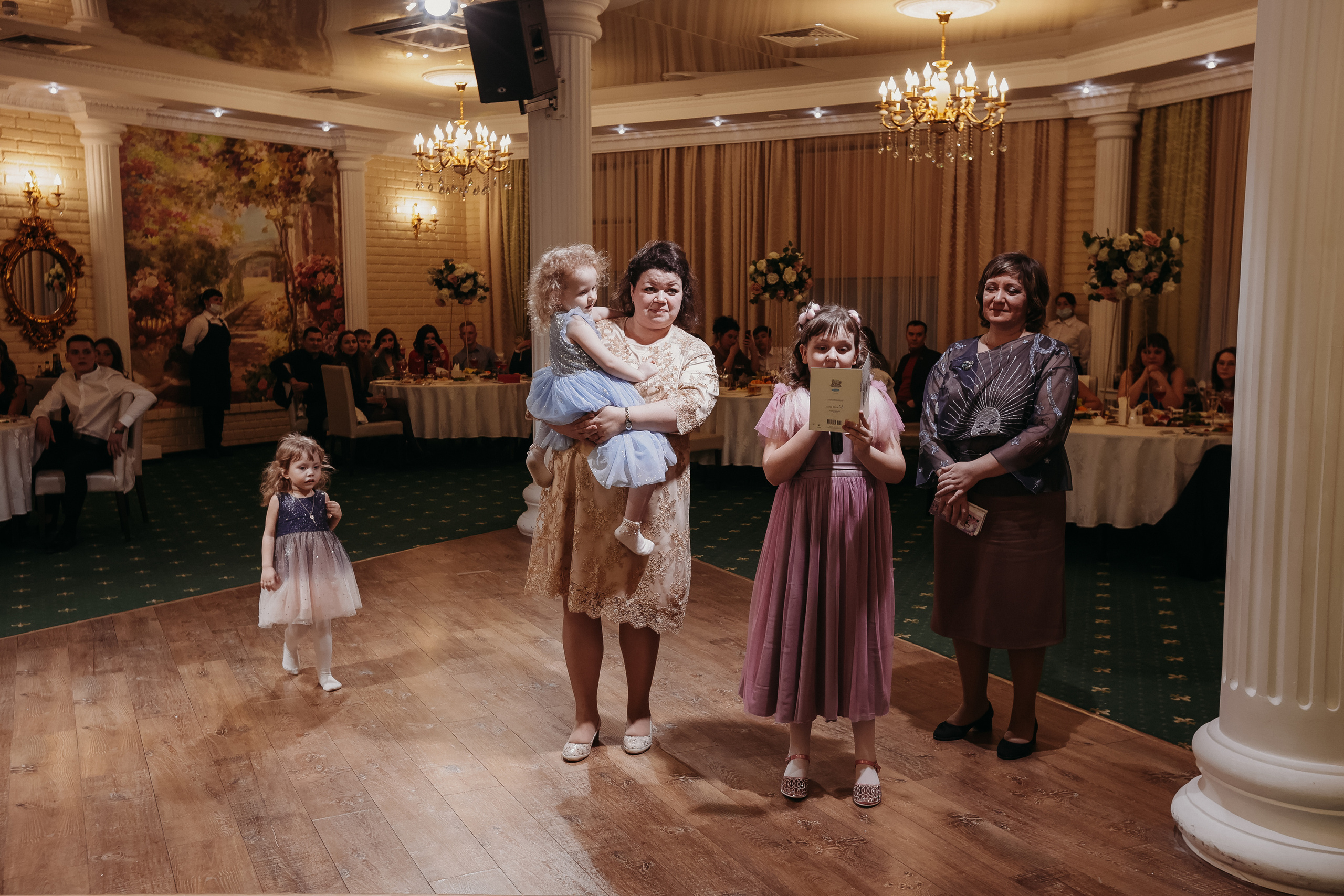 Банкет. Семейный фотограф Тюмень, фотограф на роды Салмина Мария