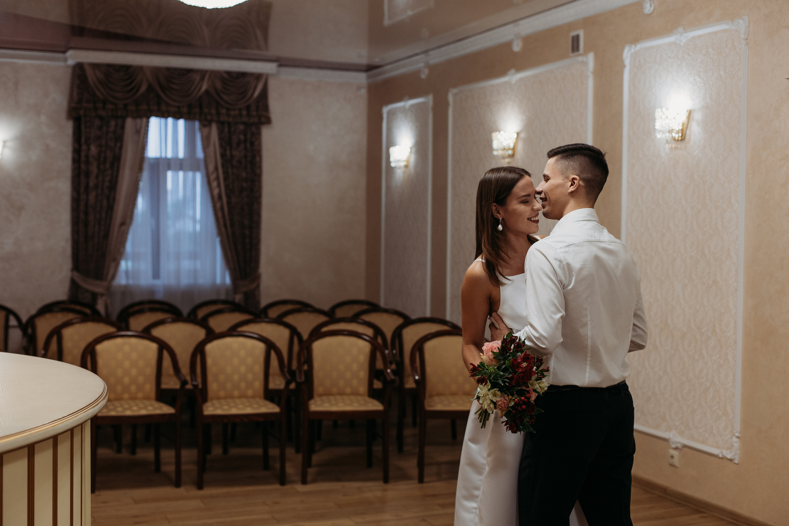 ЗАГС на Кирова. Семейный фотограф Тюмень, фотограф на роды Салмина Мария