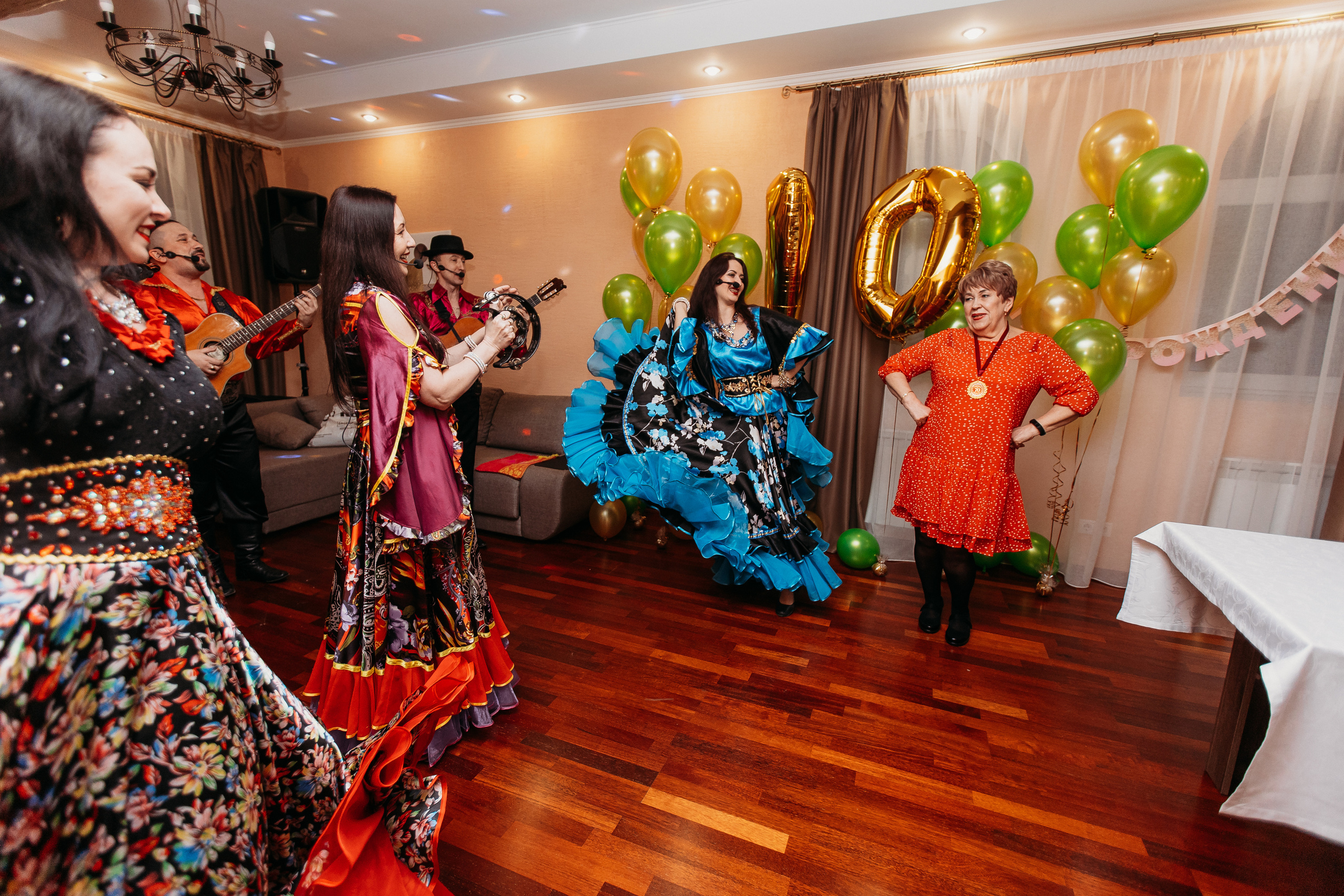 Банкет. Семейный фотограф Тюмень, фотограф на роды Салмина Мария