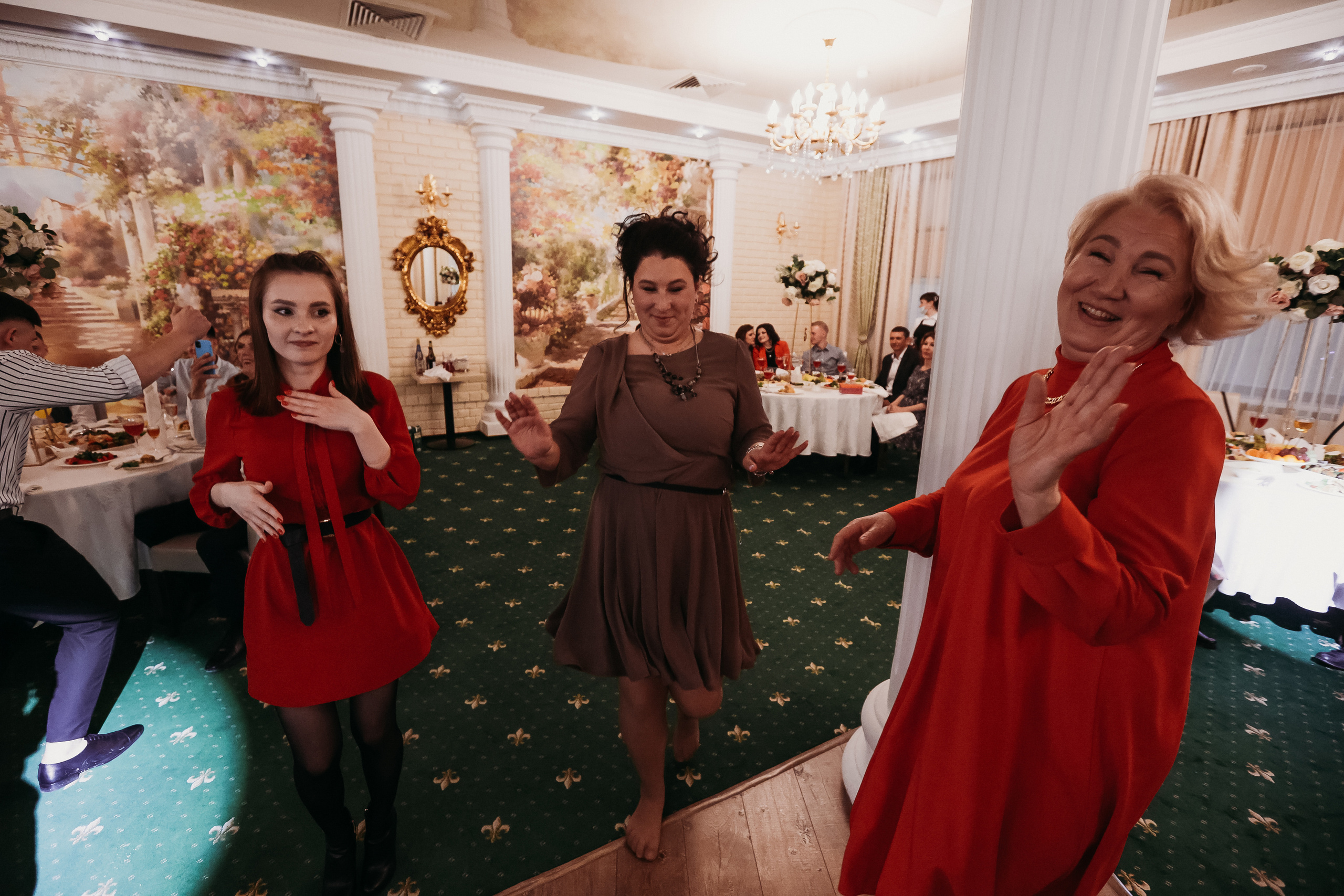 Банкет. Семейный фотограф Тюмень, фотограф на роды Салмина Мария
