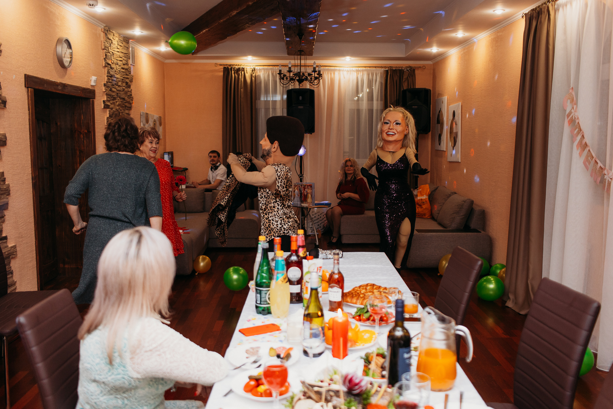 Банкет. Семейный фотограф Тюмень, фотограф на роды Салмина Мария
