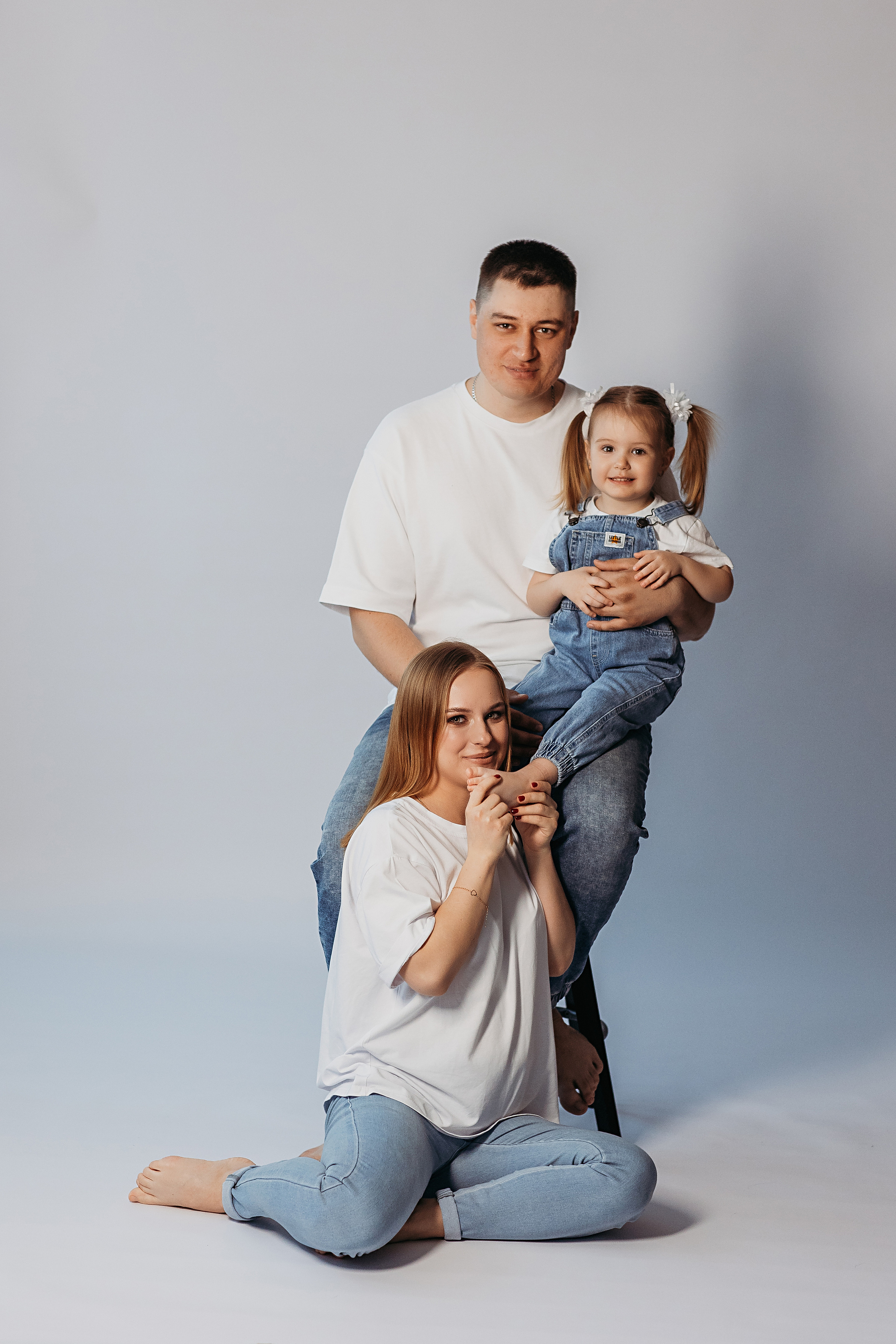 На фотофонах. Семейный фотограф Тюмень, фотограф на роды Салмина Мария