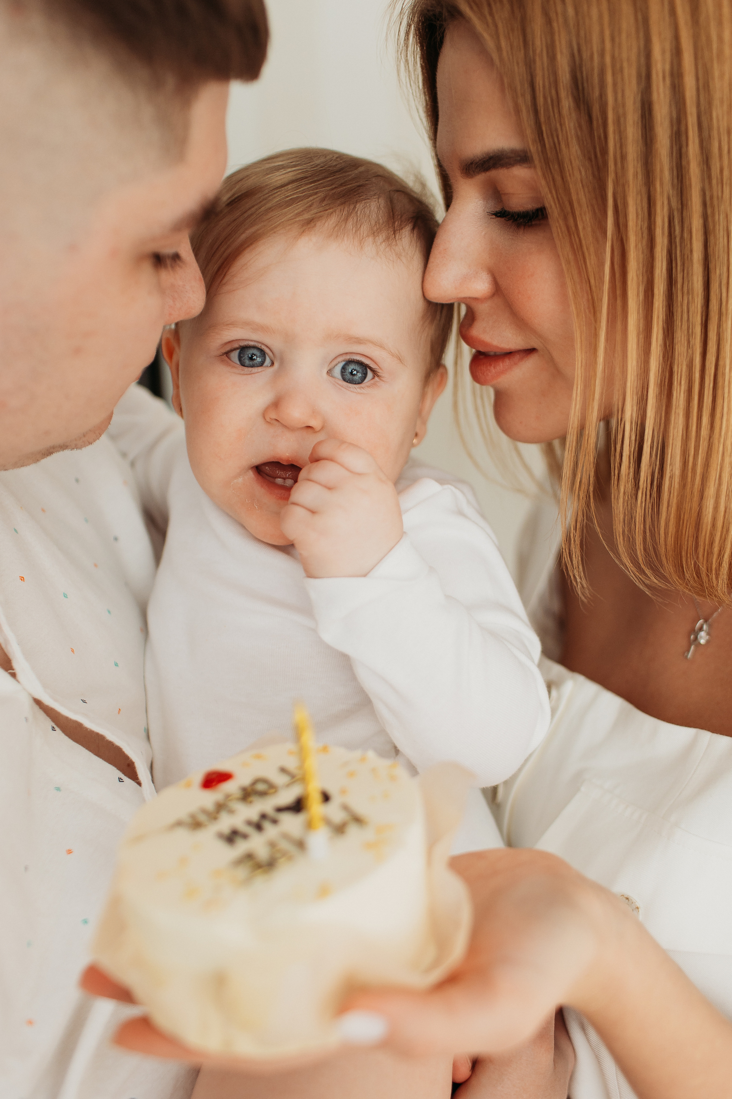 Годик. Семейный фотограф Тюмень, фотограф на роды Салмина Мария