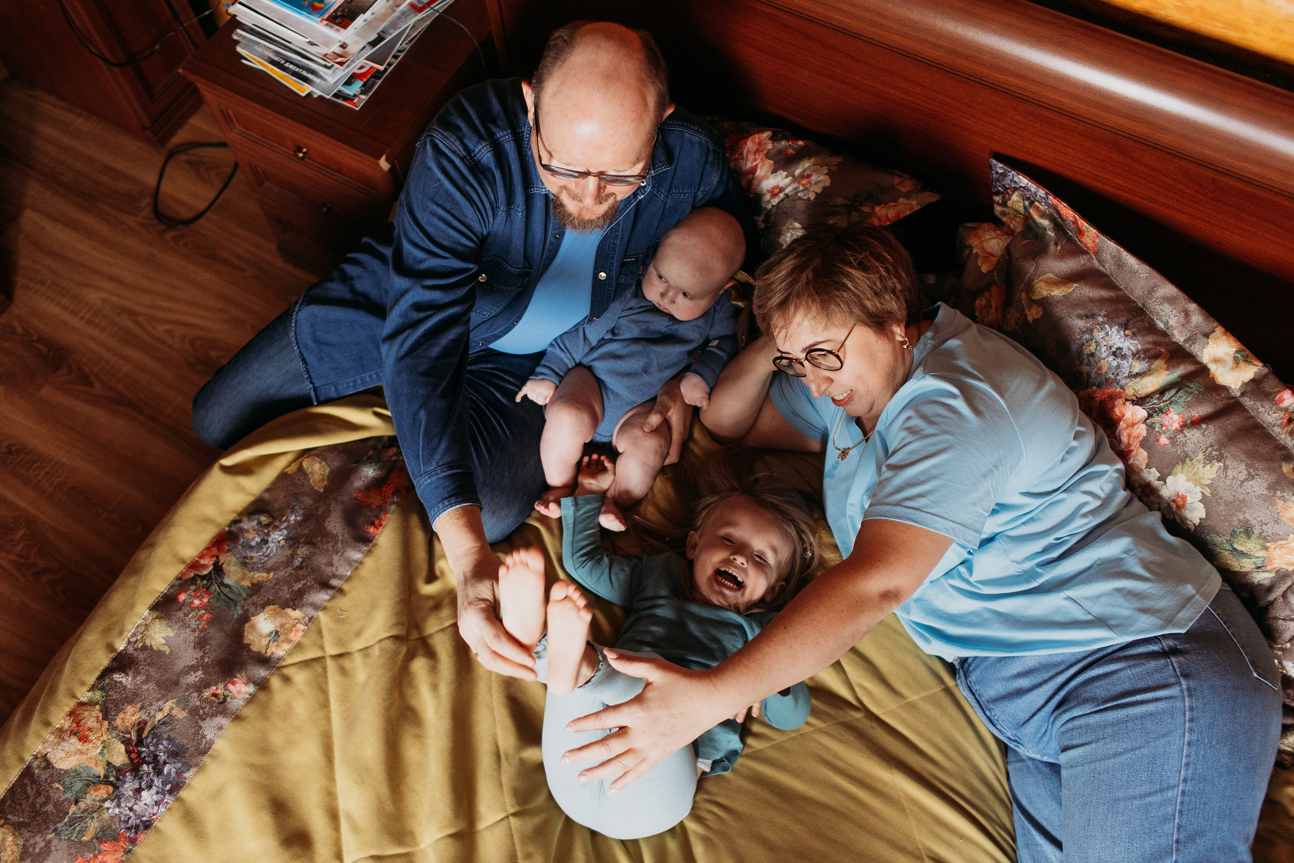 Большая семья. Семейный фотограф Тюмень, фотограф на роды Салмина Мария