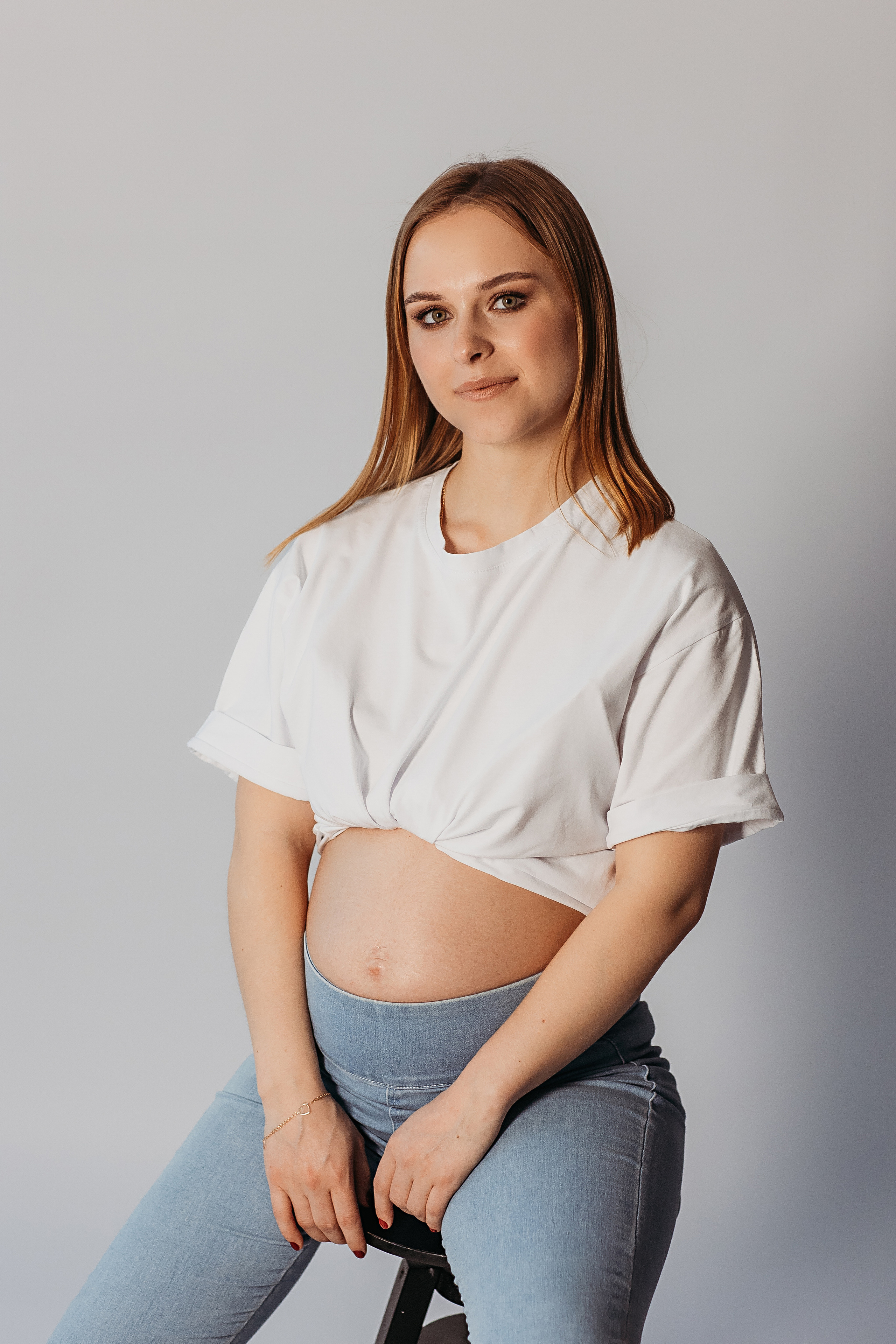 На фотофонах. Семейный фотограф Тюмень, фотограф на роды Салмина Мария