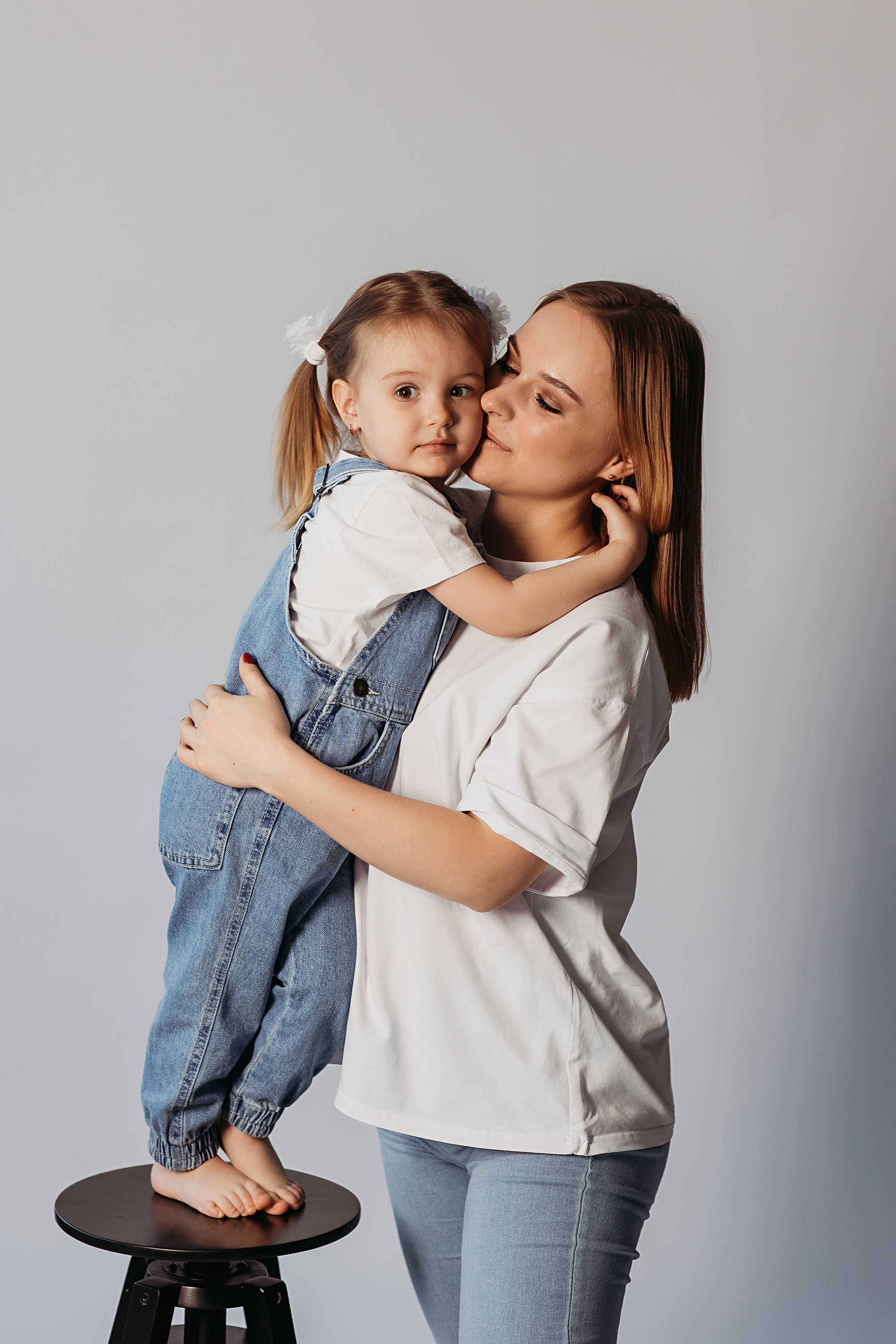 На фотофонах. Семейный фотограф Тюмень, фотограф на роды Салмина Мария