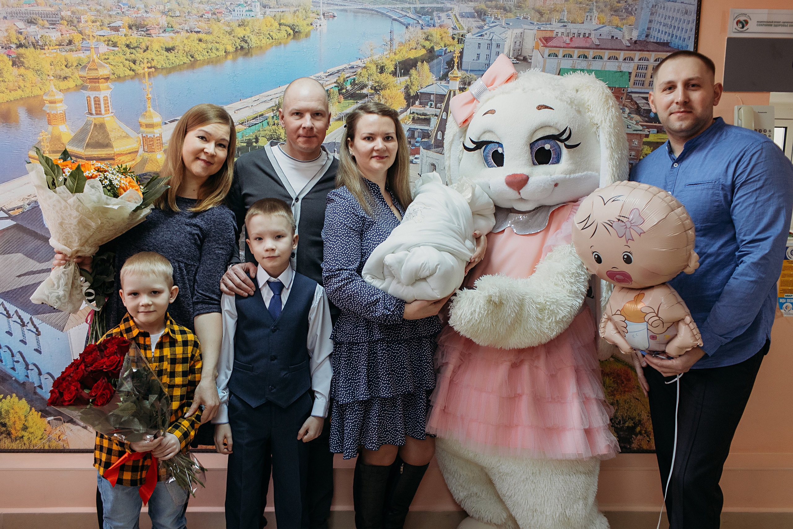 Выписка с палатой. Семейный фотограф Тюмень, фотограф на роды Салмина Мария