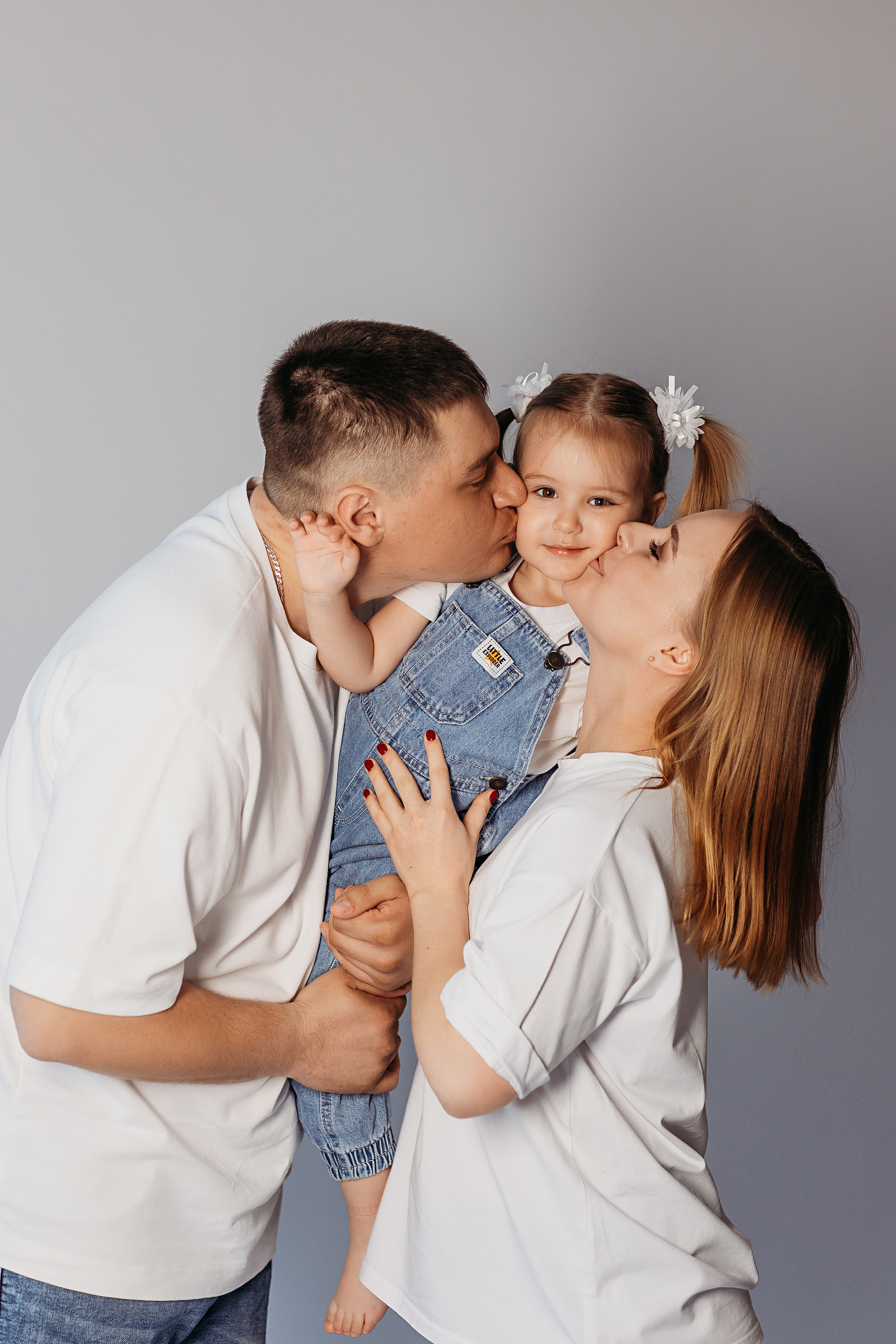 На фотофонах. Семейный фотограф Тюмень, фотограф на роды Салмина Мария