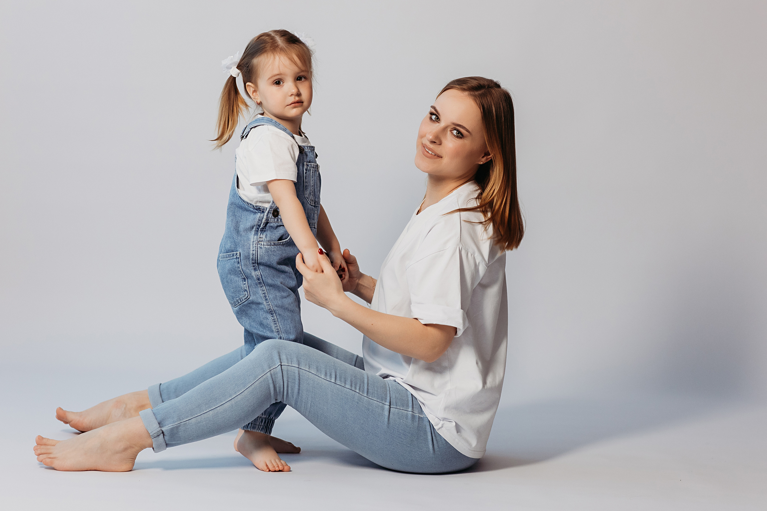 На фотофонах. Семейный фотограф Тюмень, фотограф на роды Салмина Мария