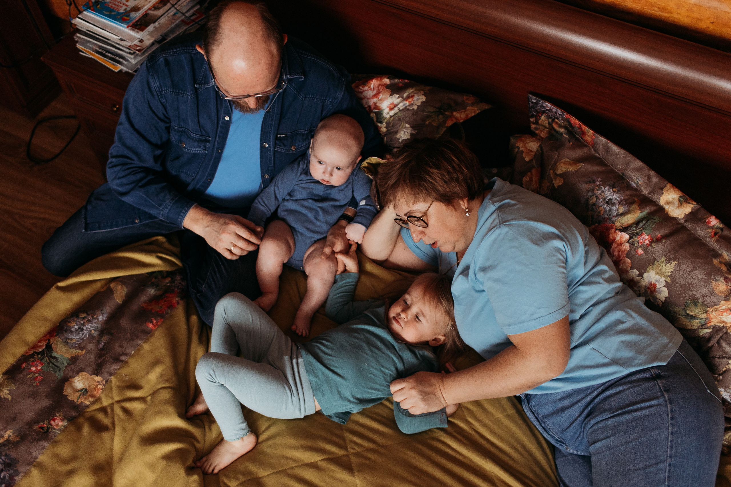 Большая семья. Семейный фотограф Тюмень, фотограф на роды Салмина Мария