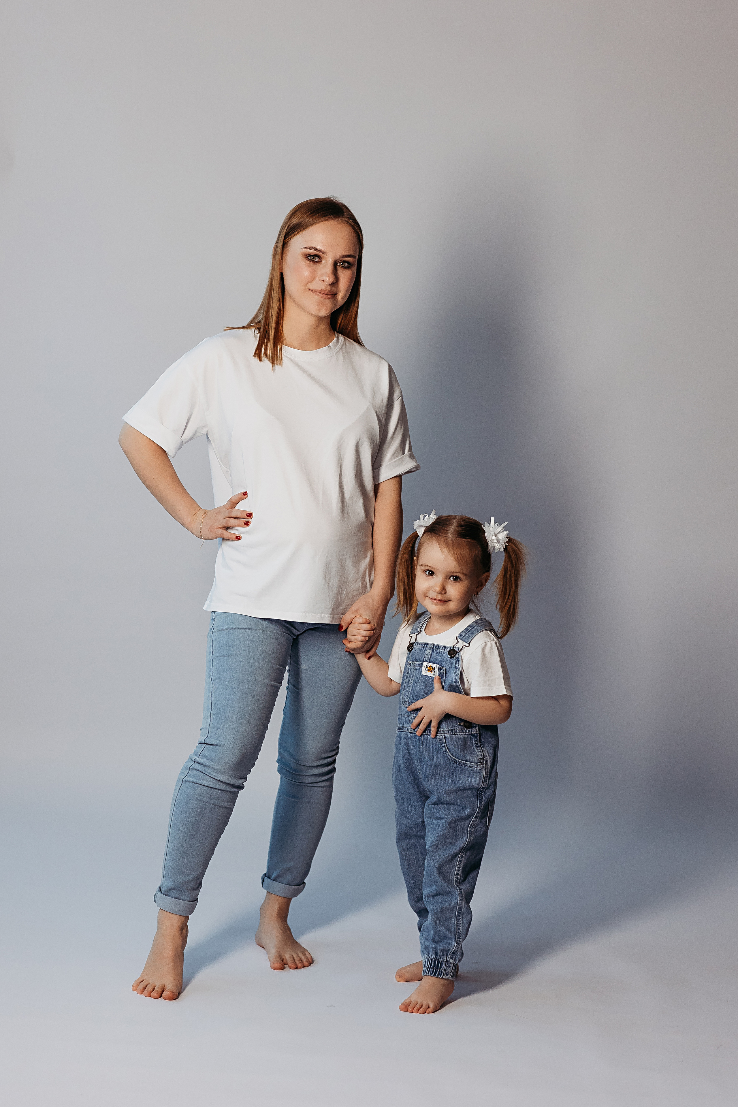 На фотофонах. Семейный фотограф Тюмень, фотограф на роды Салмина Мария