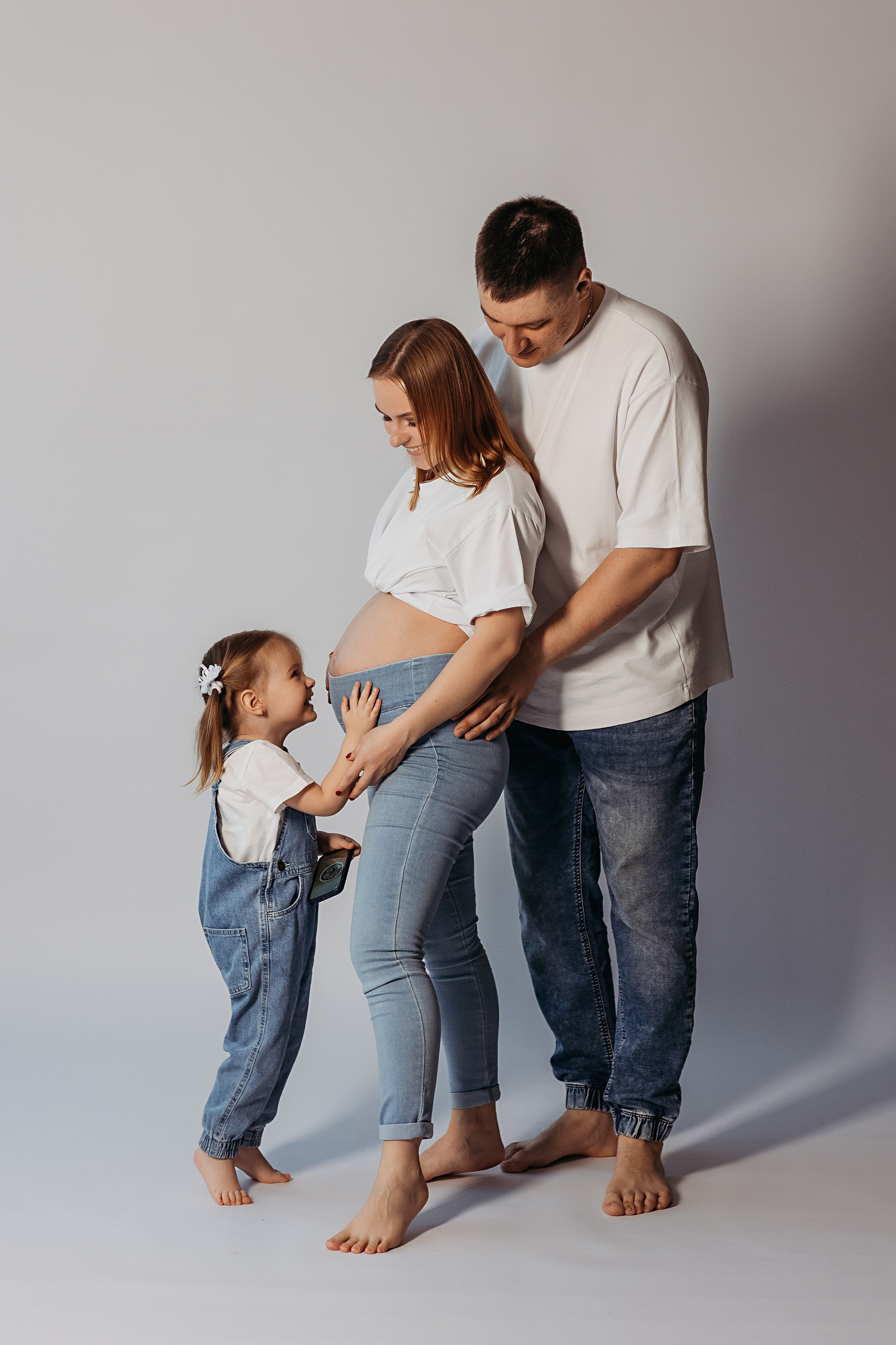 На фотофонах. Семейный фотограф Тюмень, фотограф на роды Салмина Мария