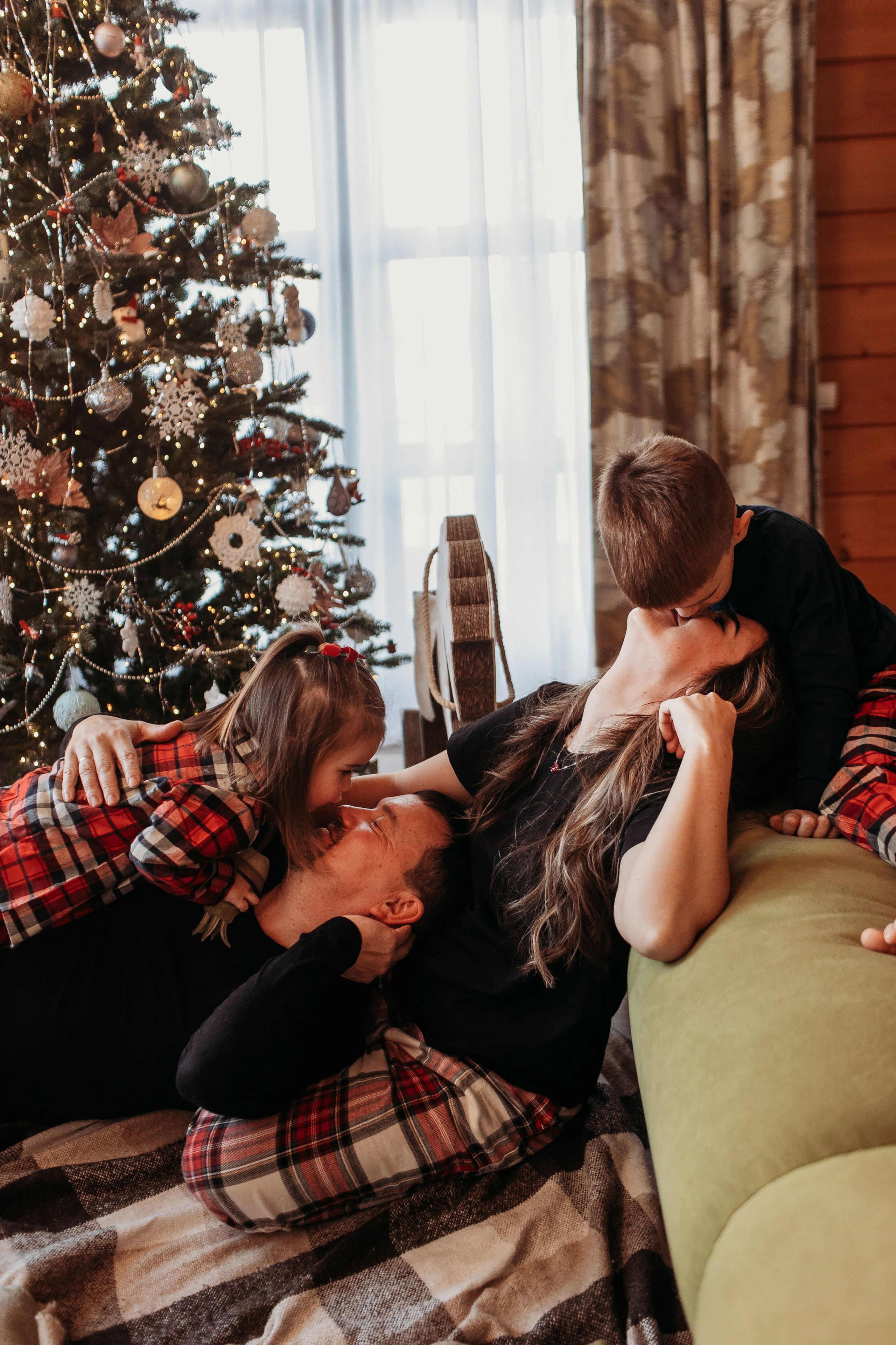 Тёплый новый год. Семейный фотограф Тюмень, фотограф на роды Салмина Мария