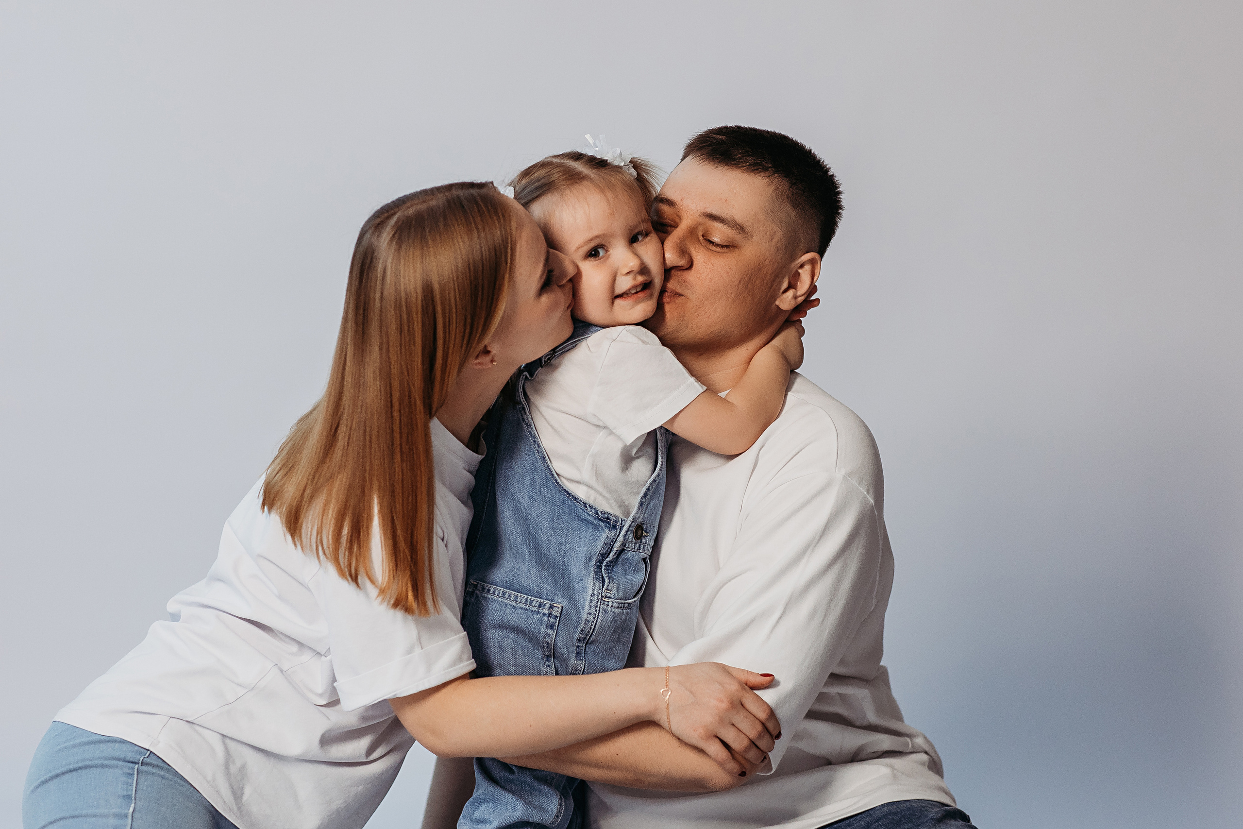 На фотофонах. Семейный фотограф Тюмень, фотограф на роды Салмина Мария