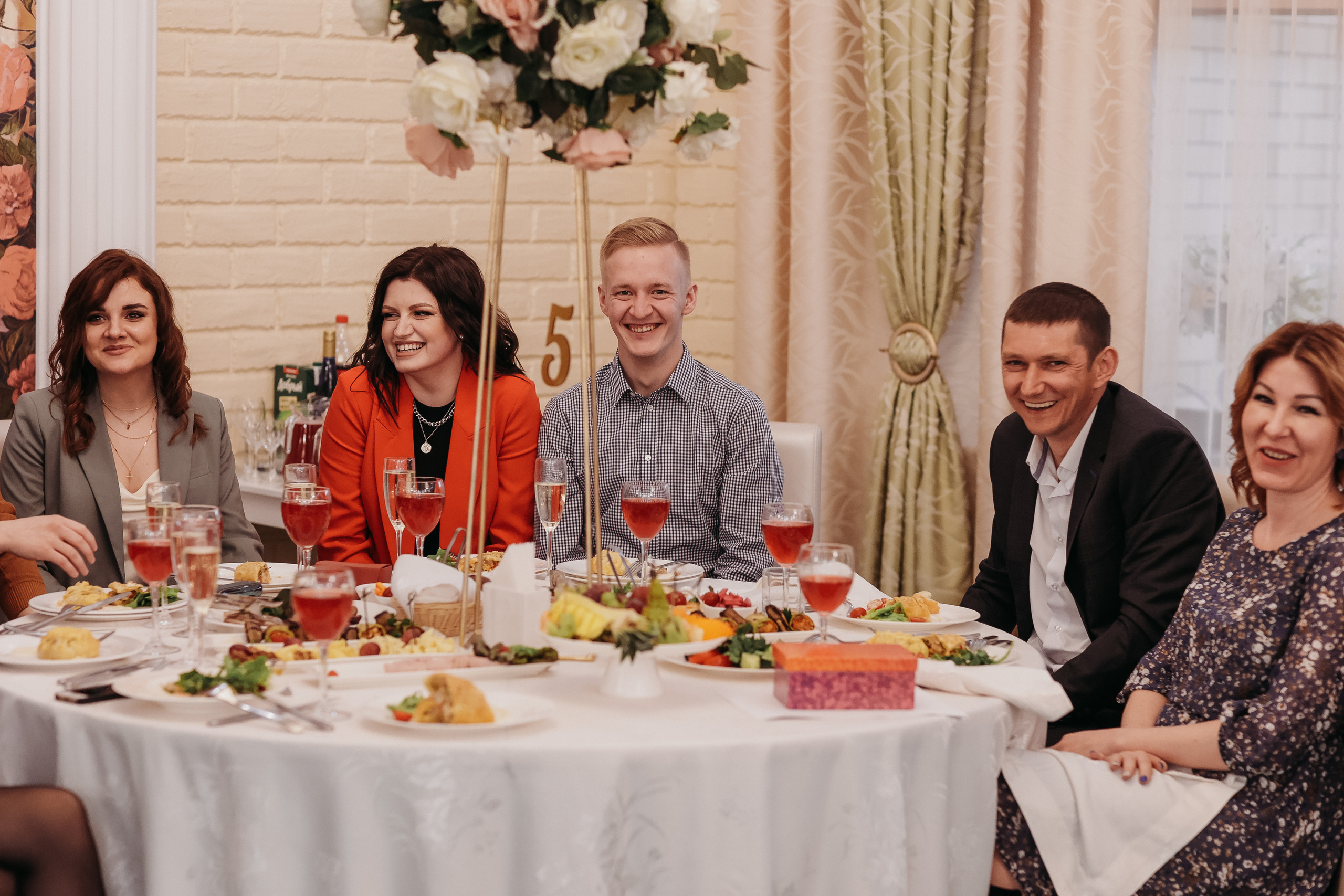 Банкет. Семейный фотограф Тюмень, фотограф на роды Салмина Мария