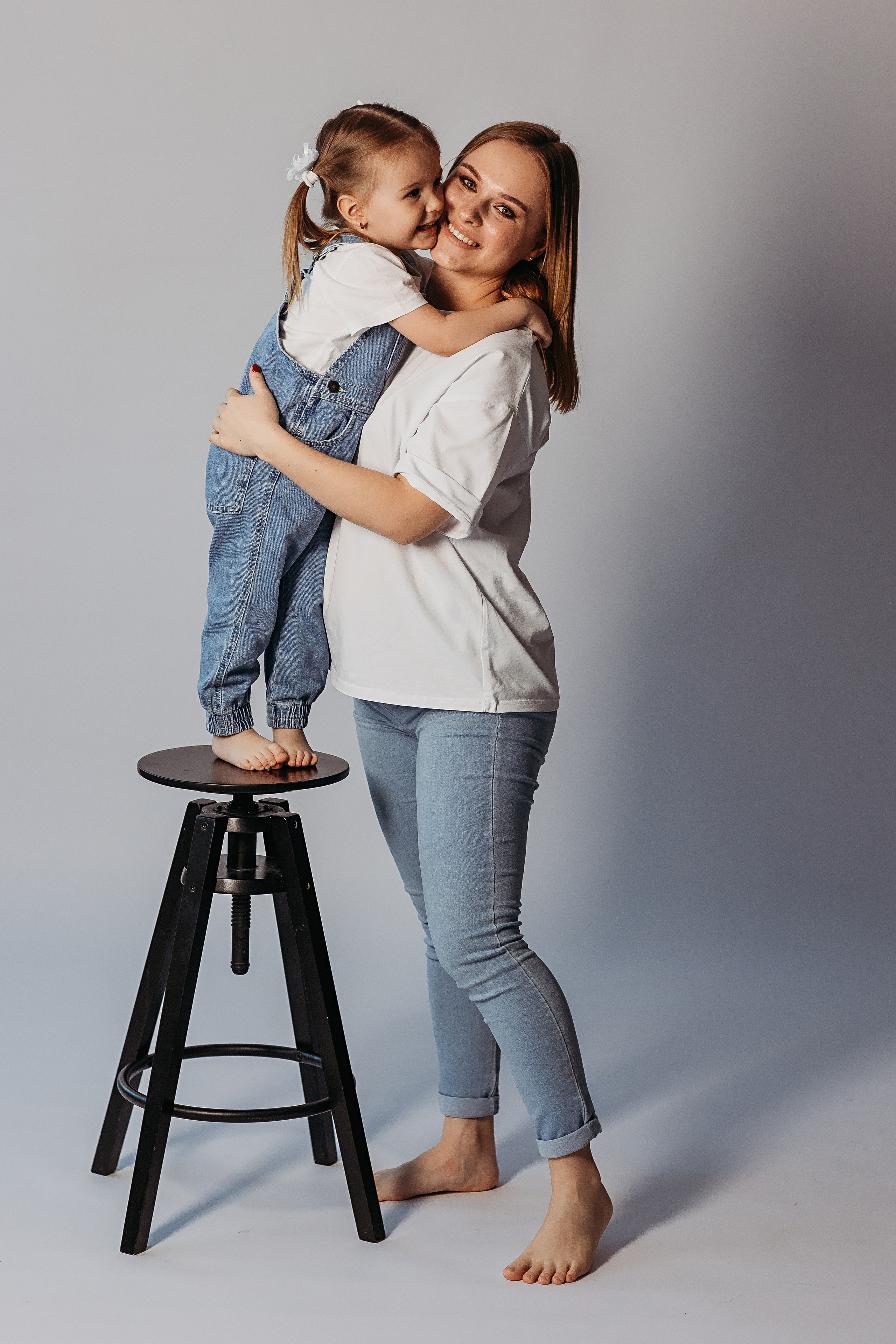 На фотофонах. Семейный фотограф Тюмень, фотограф на роды Салмина Мария