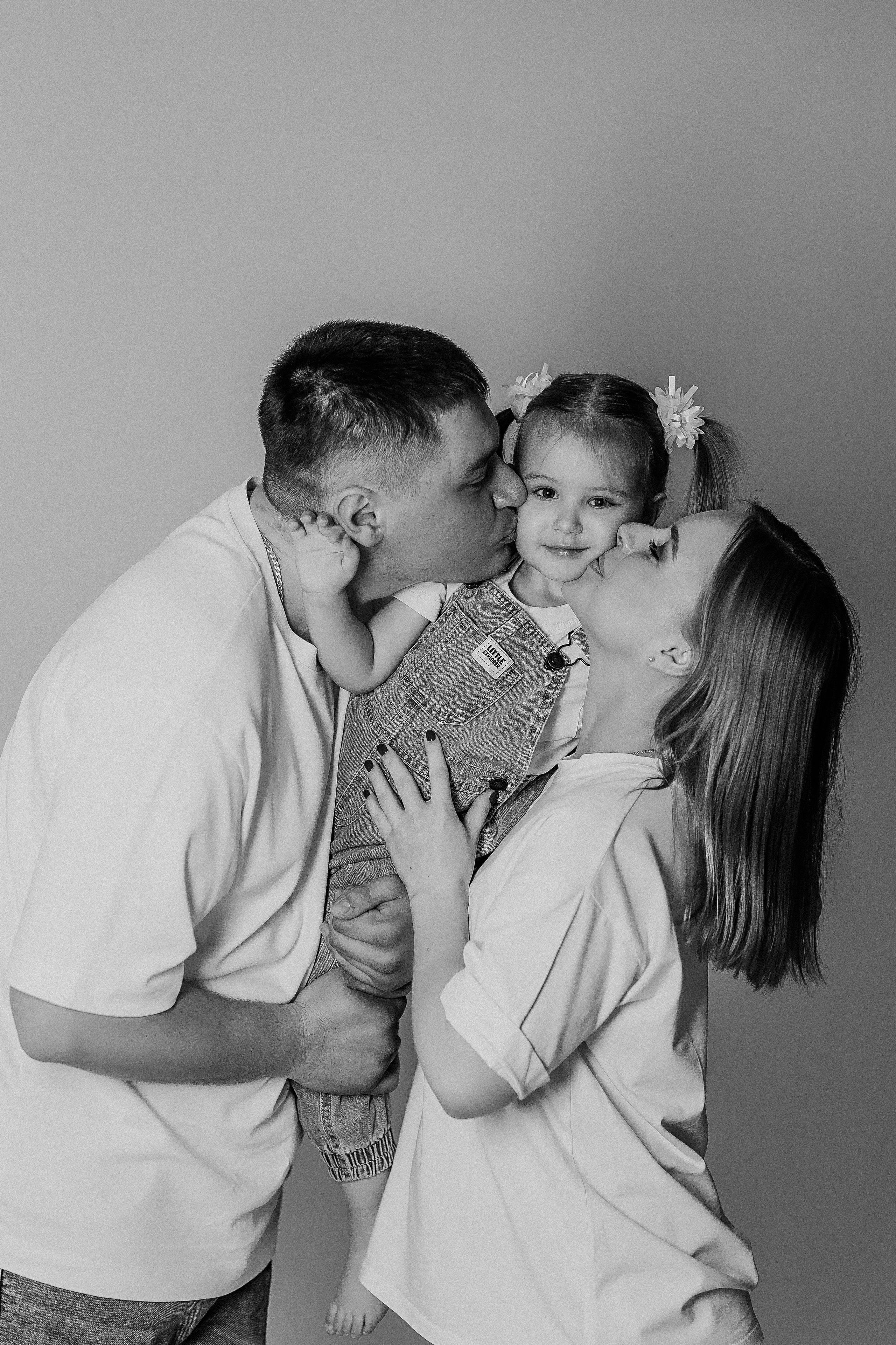 На фотофонах. Семейный фотограф Тюмень, фотограф на роды Салмина Мария