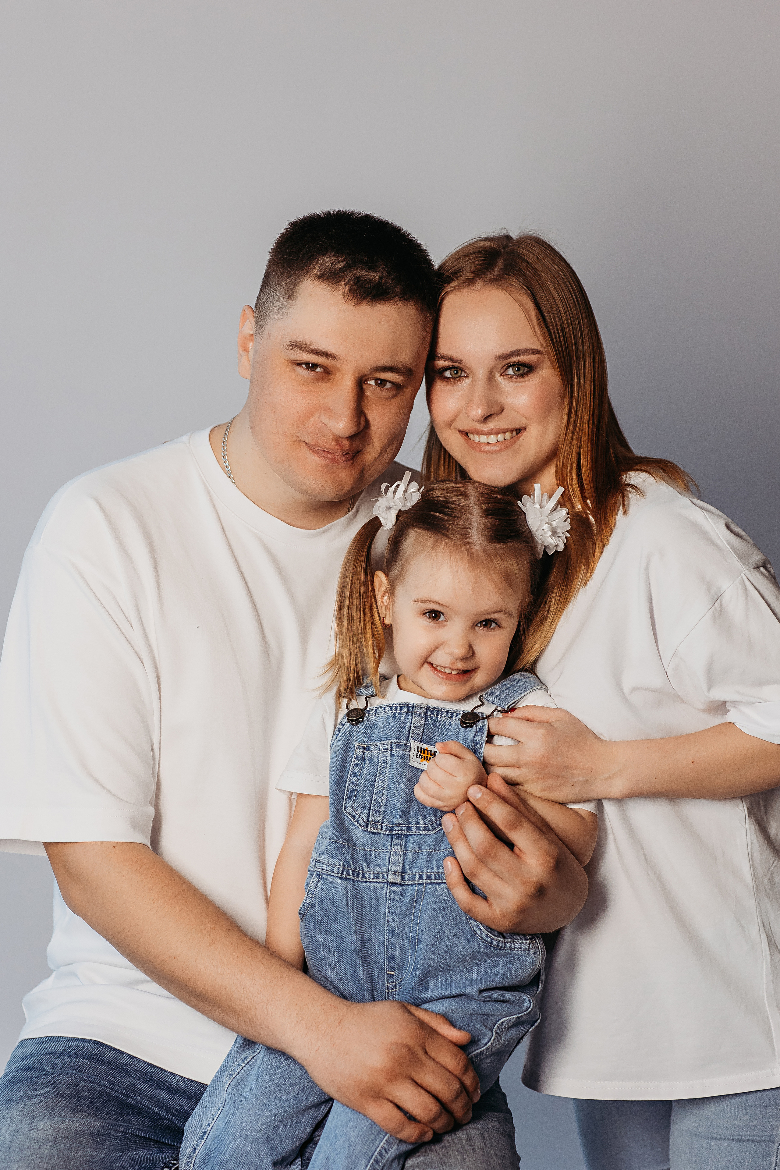 На фотофонах. Семейный фотограф Тюмень, фотограф на роды Салмина Мария