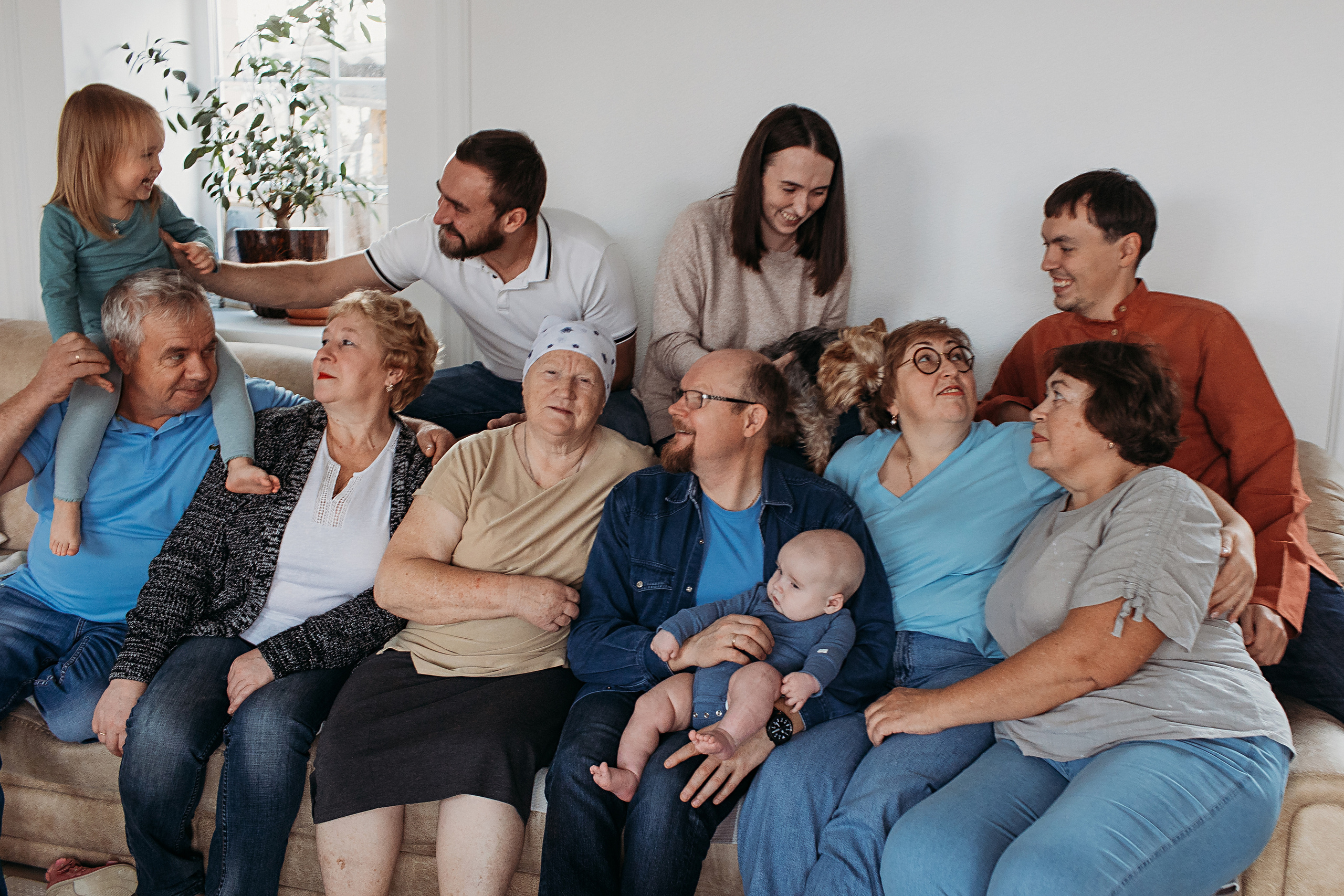 Большая семья. Семейный фотограф Тюмень, фотограф на роды Салмина Мария