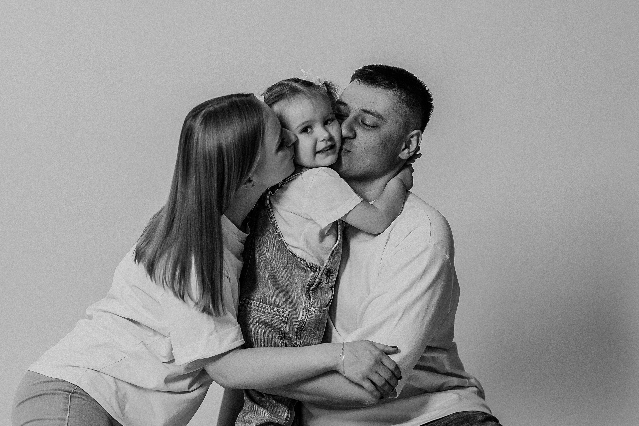 На фотофонах. Семейный фотограф Тюмень, фотограф на роды Салмина Мария