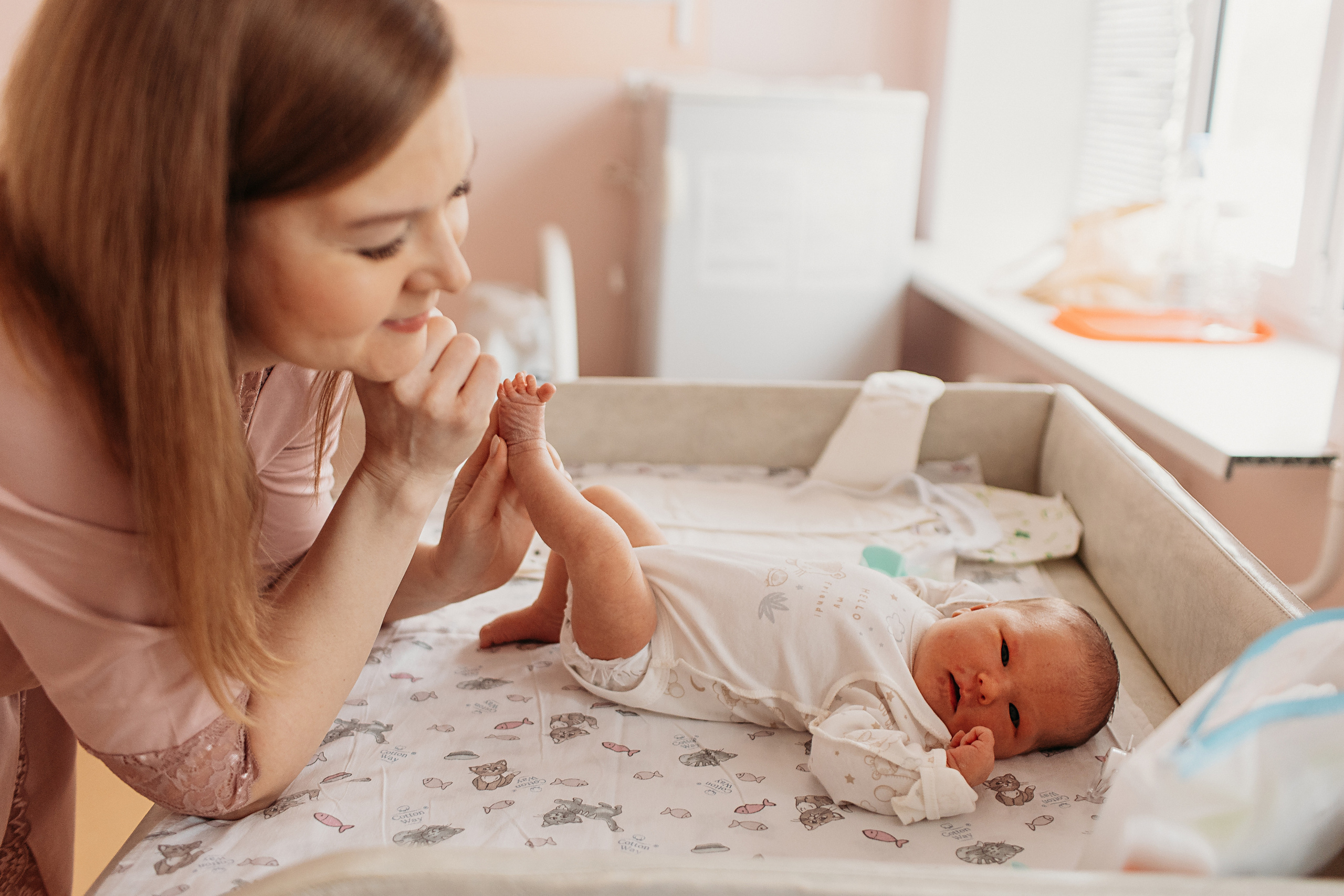 Выписка с палатой. Семейный фотограф Тюмень, фотограф на роды Салмина Мария