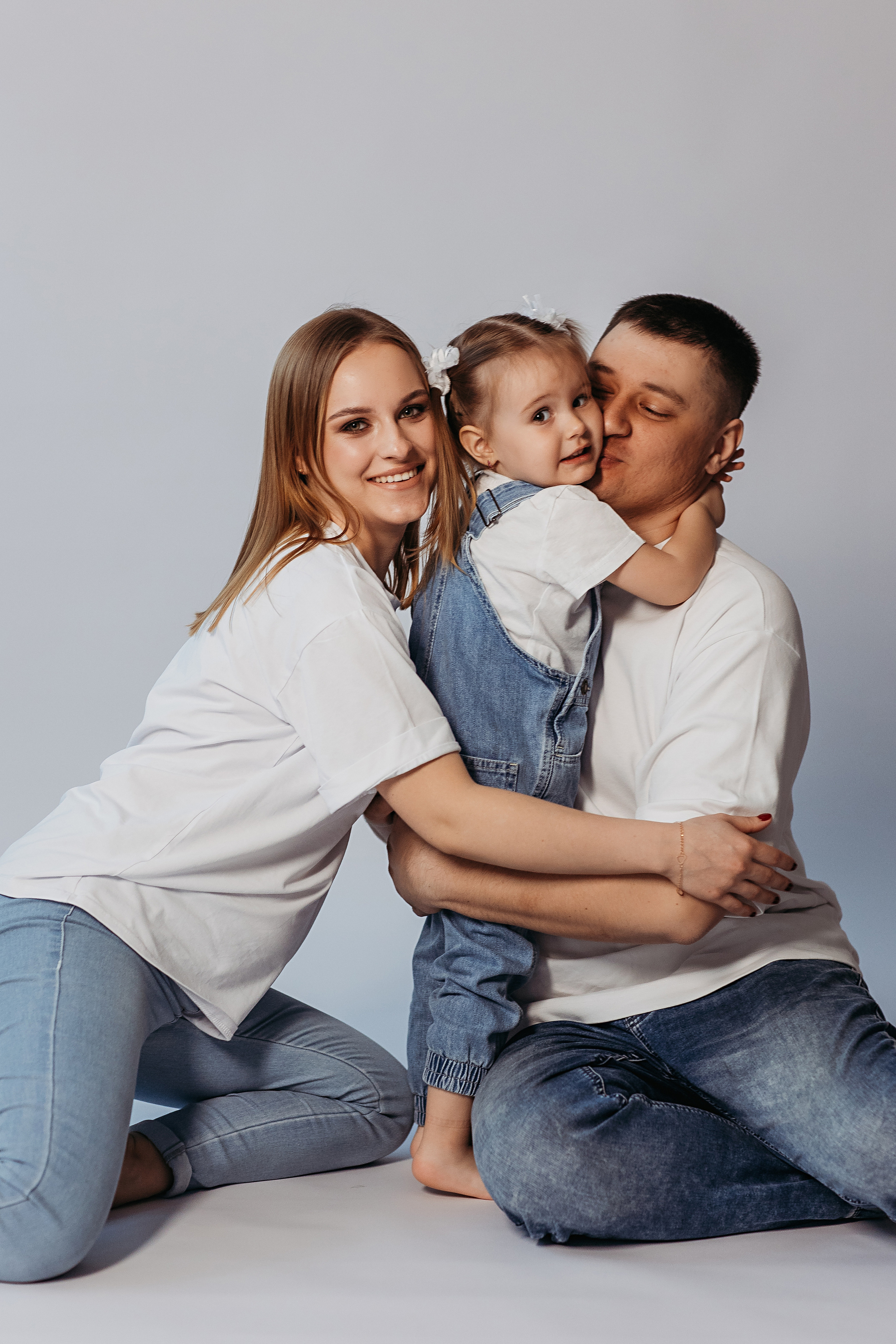 На фотофонах. Семейный фотограф Тюмень, фотограф на роды Салмина Мария