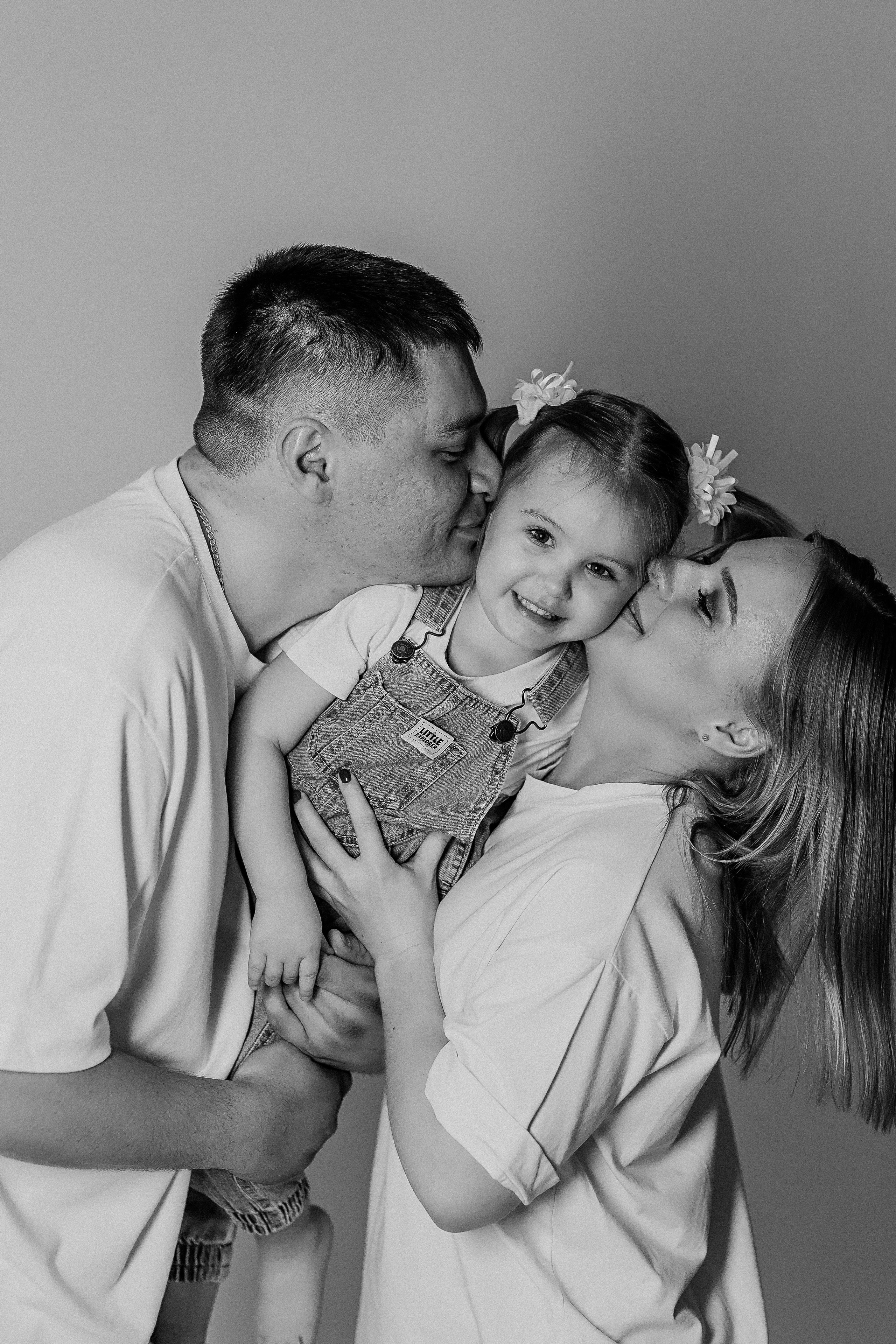 На фотофонах. Семейный фотограф Тюмень, фотограф на роды Салмина Мария