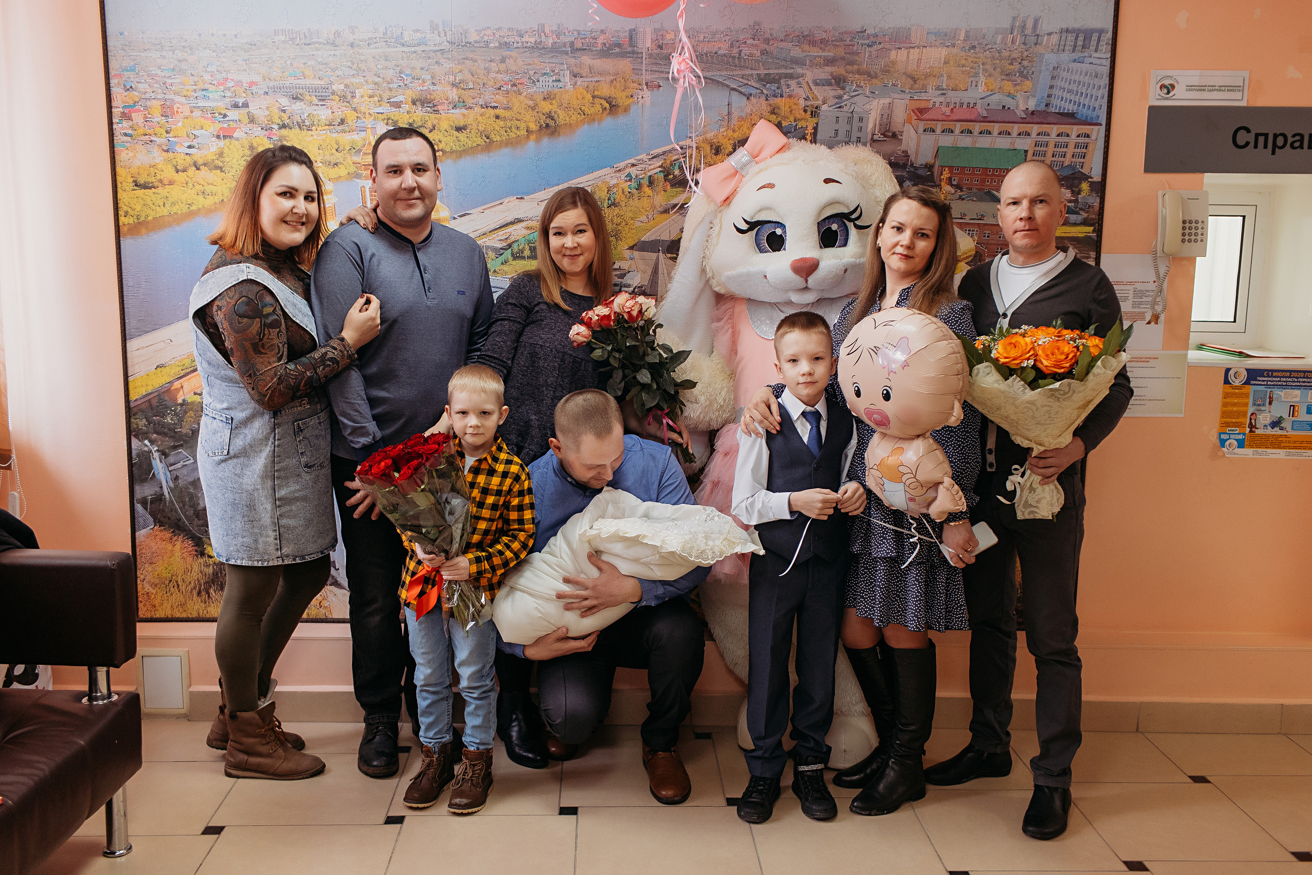 Выписка с палатой. Семейный фотограф Тюмень, фотограф на роды Салмина Мария