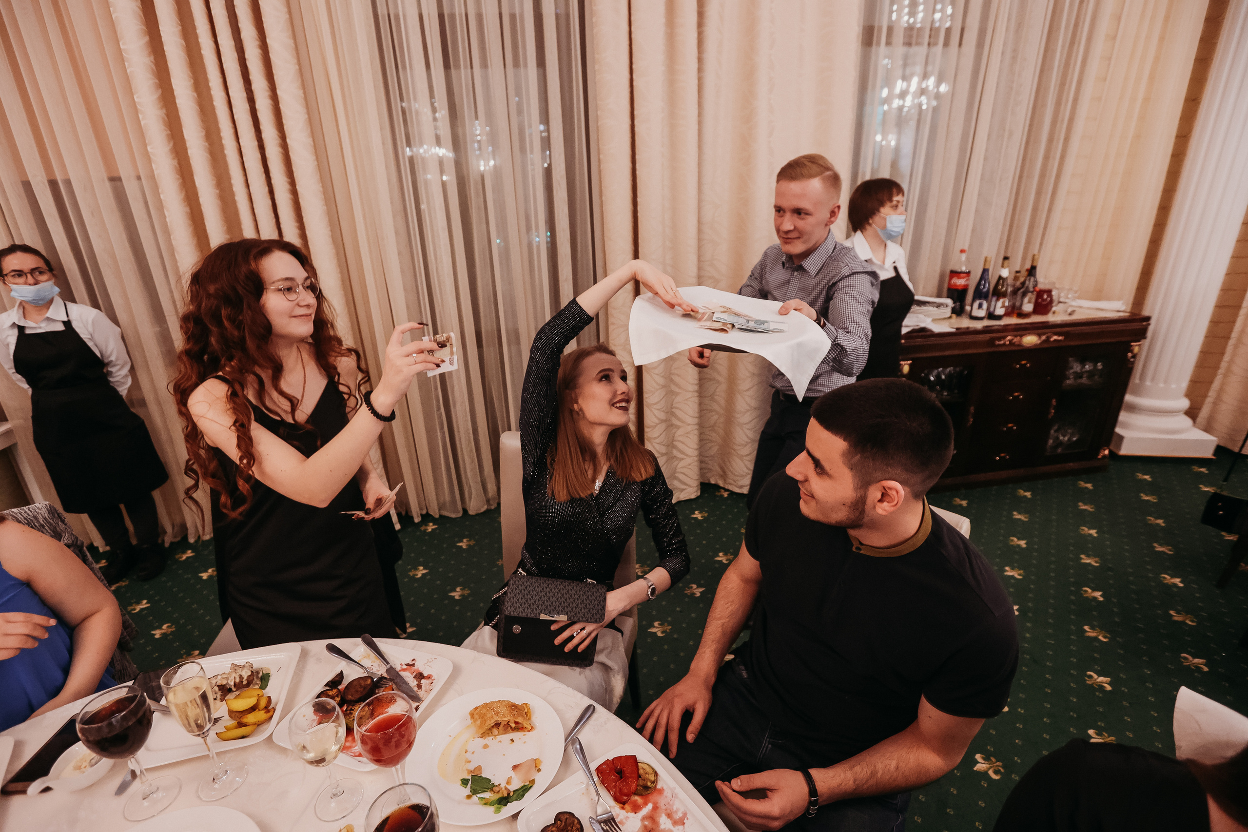 Банкет. Семейный фотограф Тюмень, фотограф на роды Салмина Мария